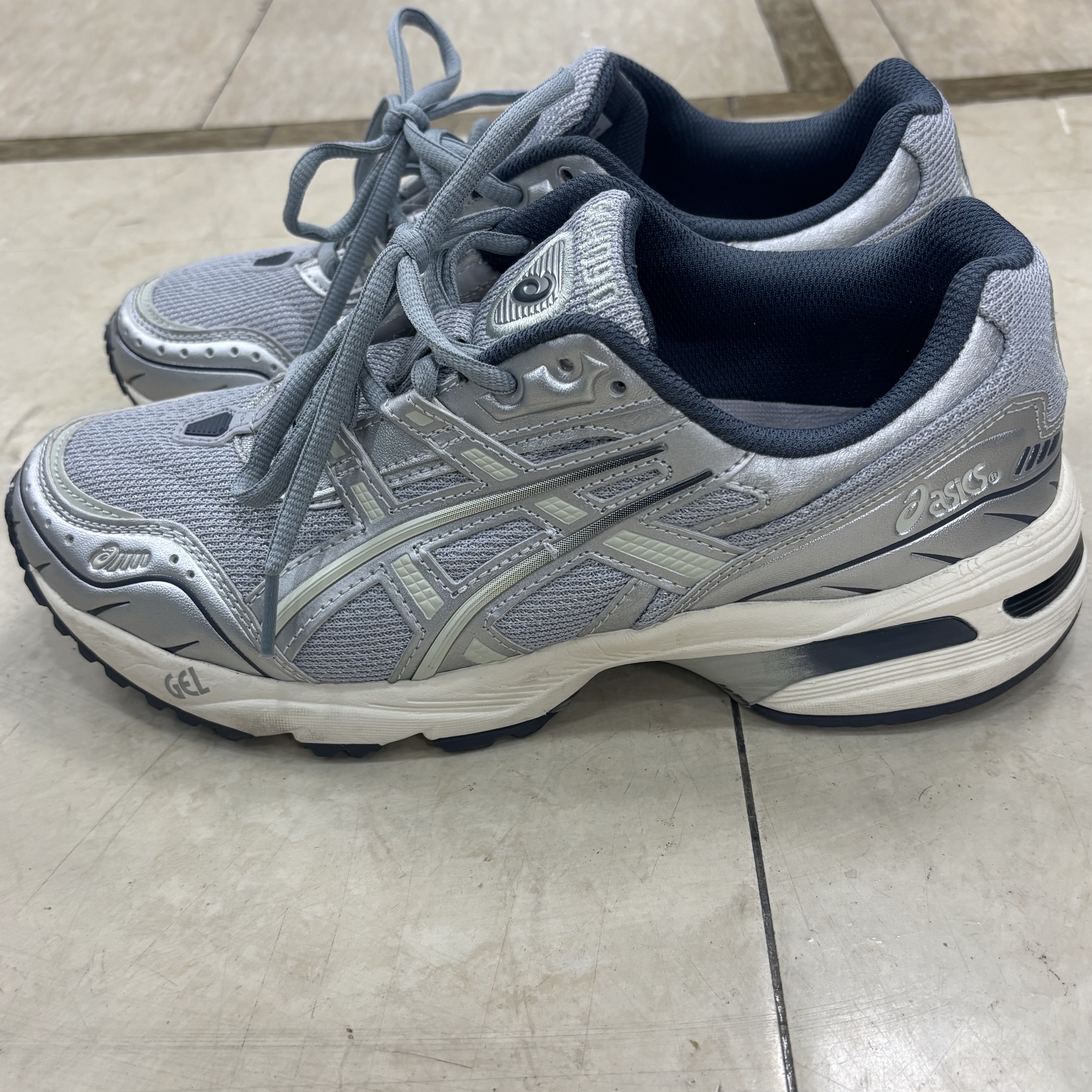 Asics Gel-1090 Piedmont Grey 착용 스타일
