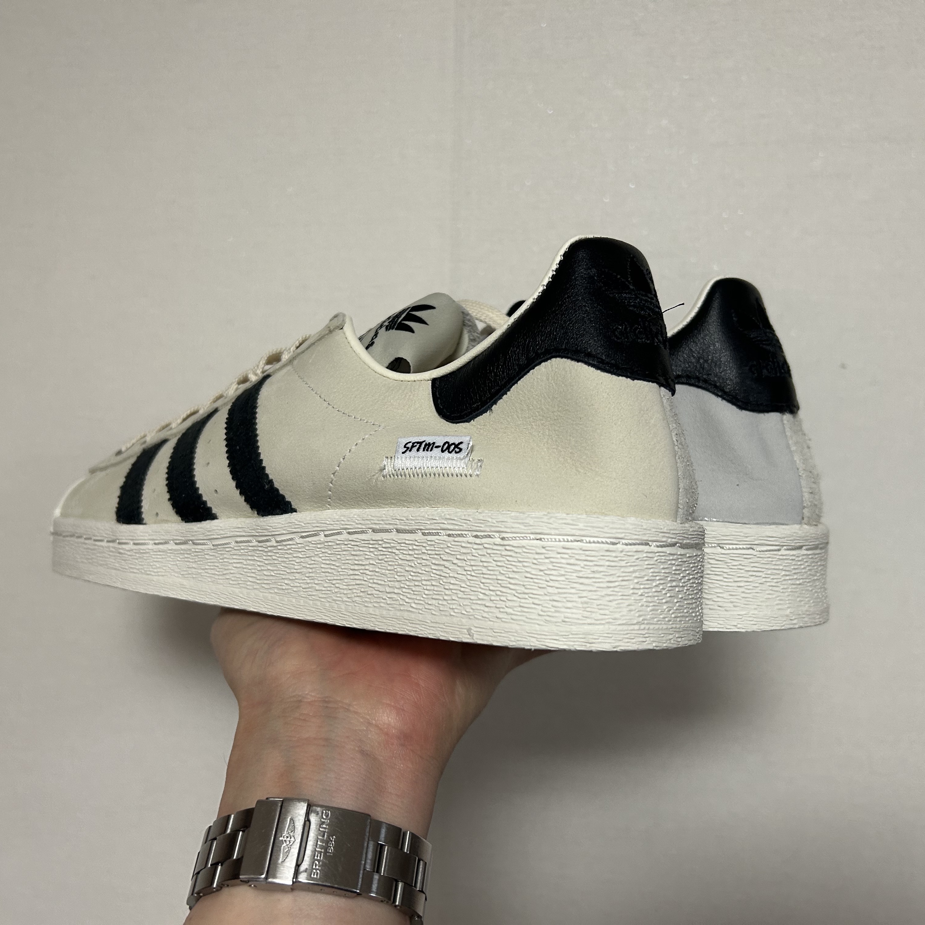 Adidas x Song for the Mute Superstar 82 Cream White Core Black 착용 스타일 - 3