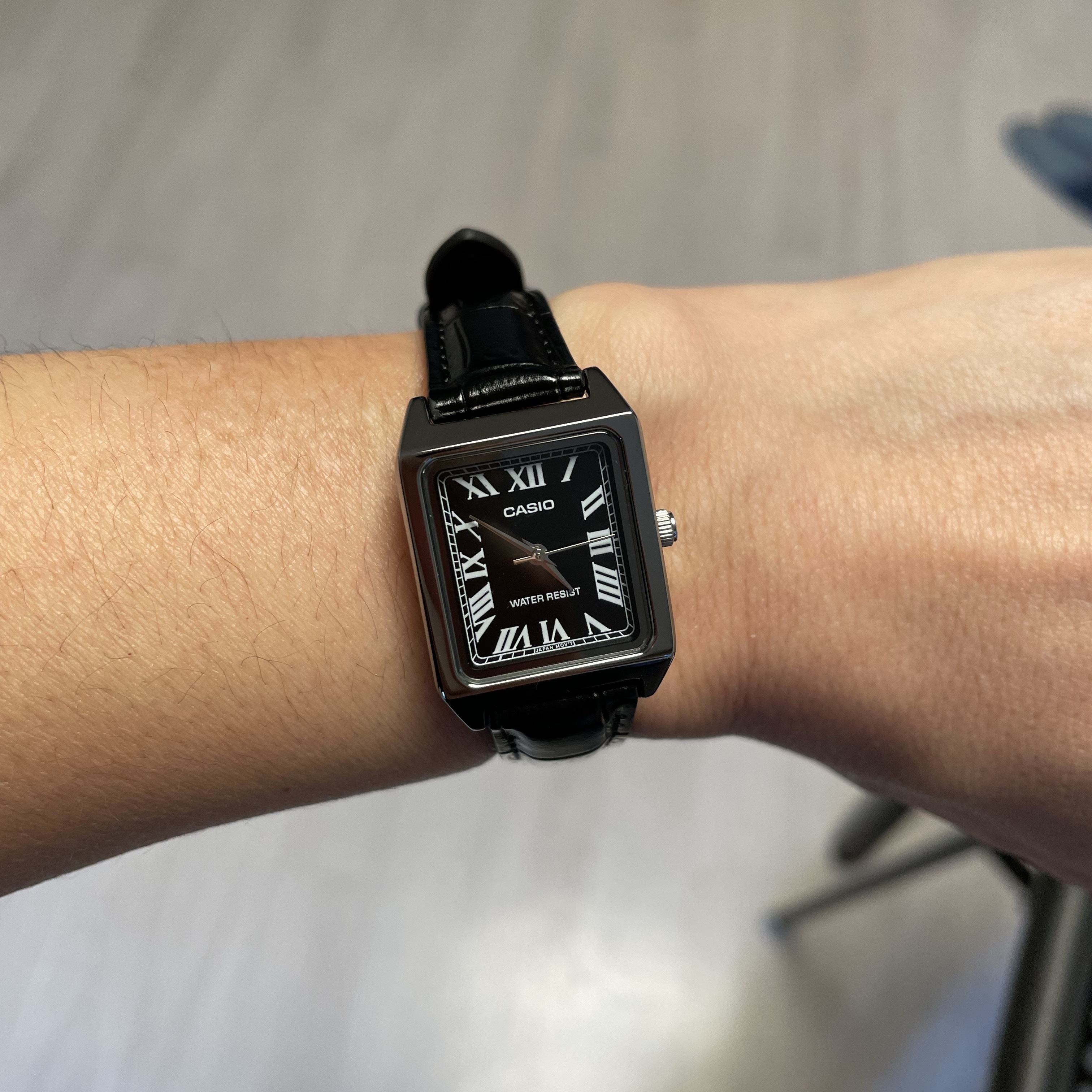 Casio LTP-V007L-1B 착용 스타일