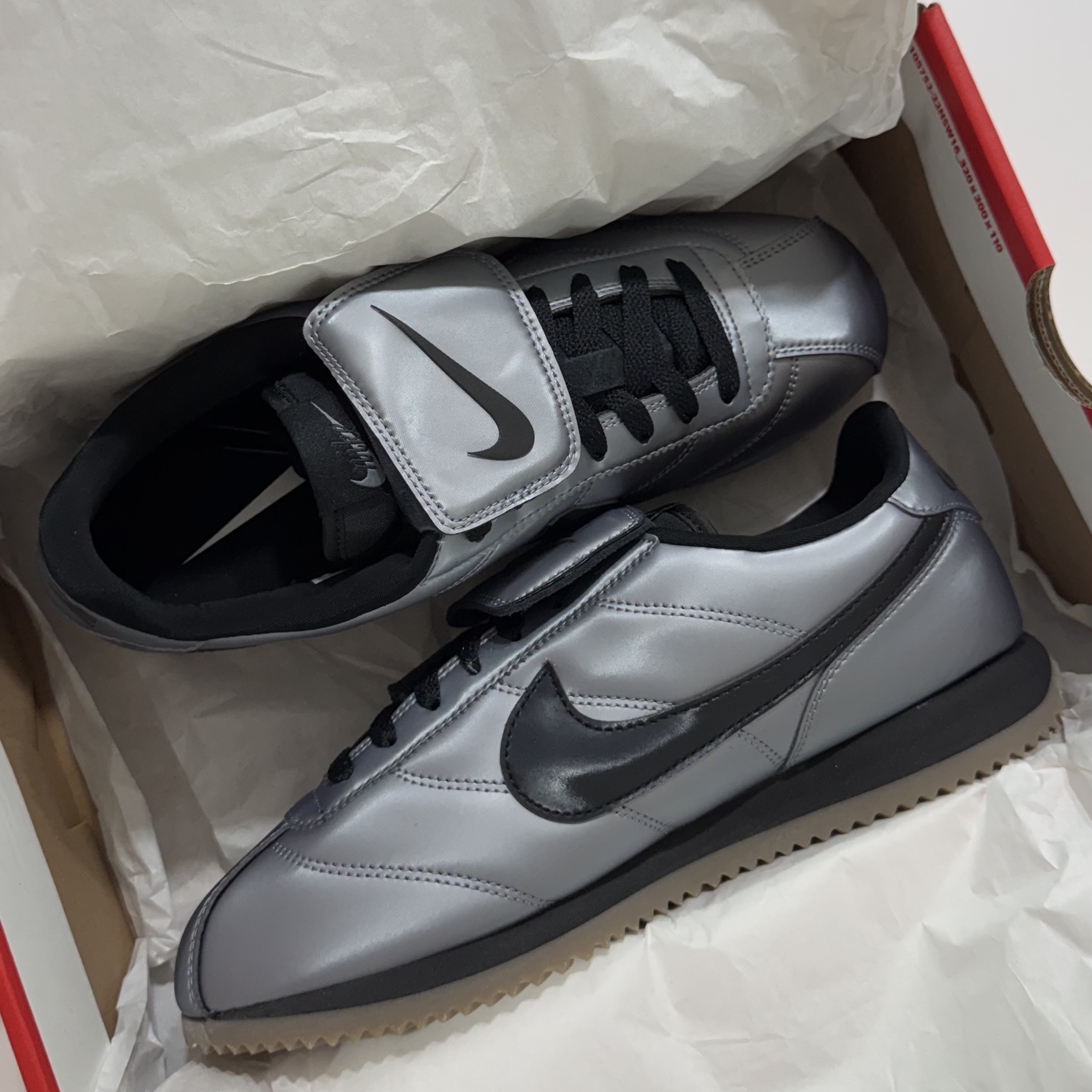 Nike Cortez Leather SE Metallic Cool Grey Black 착용 스타일
