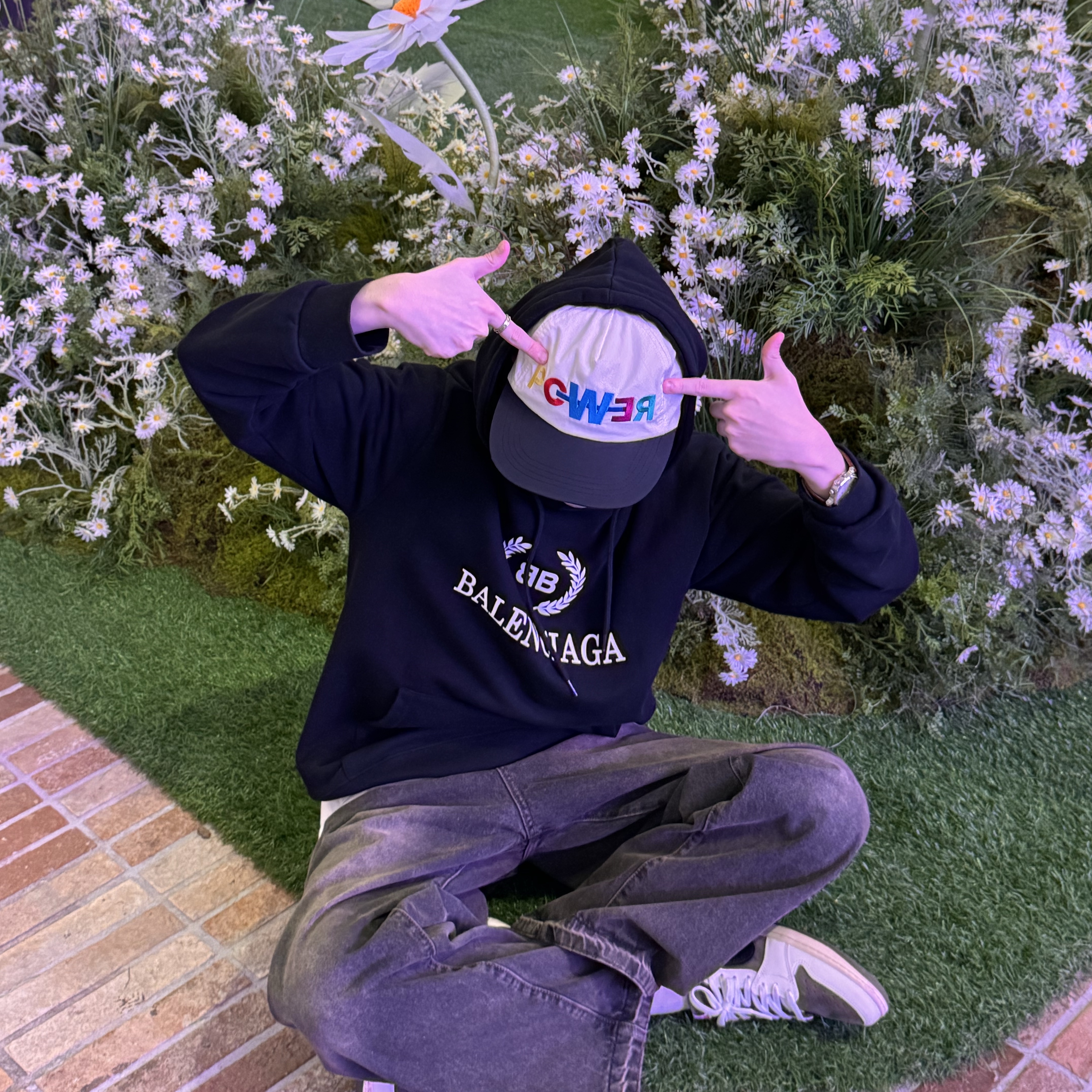 G-DRAGON Power Ball Cap White, Jordan 1 x Travis Scott Retro Low OG SP Reverse Olive 착용 스타일 - 2