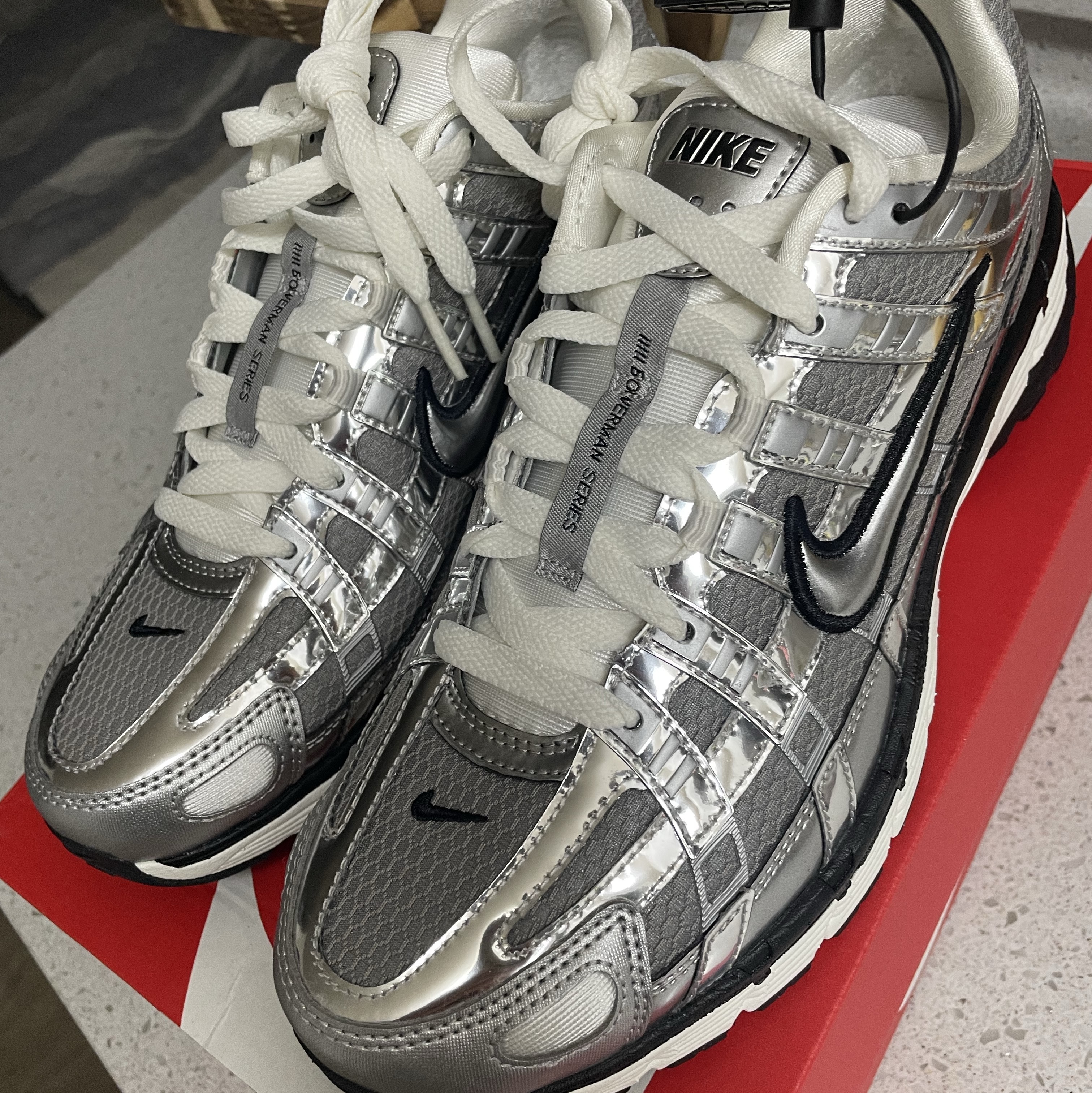 Nike P-6000 Metallic Silver 착용 스타일 - 1