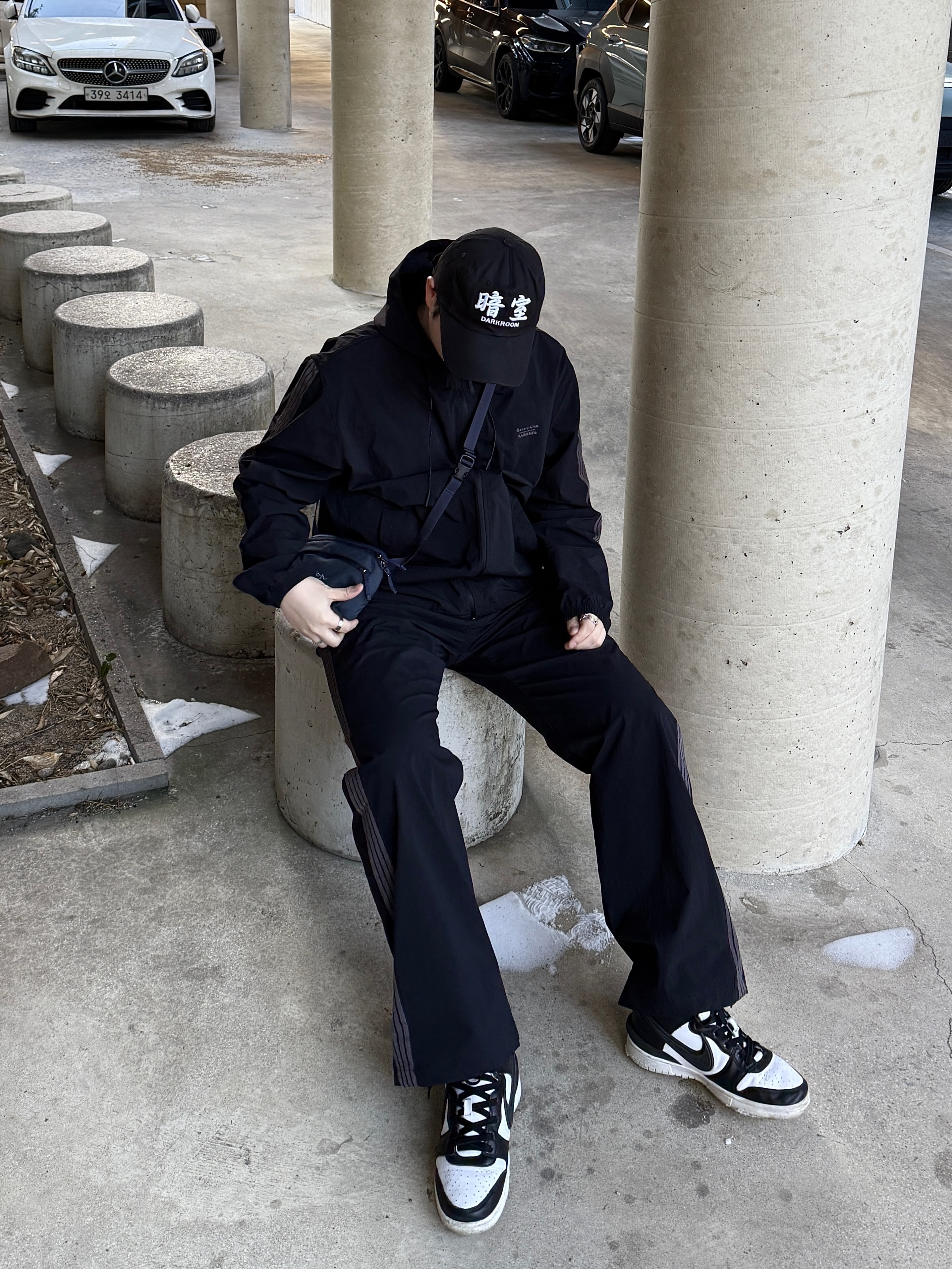 Nike x Ambush Dunk High Black, Arc'teryx Mantis 1 Waistpack Black Sapphire 착용 스타일 - 2