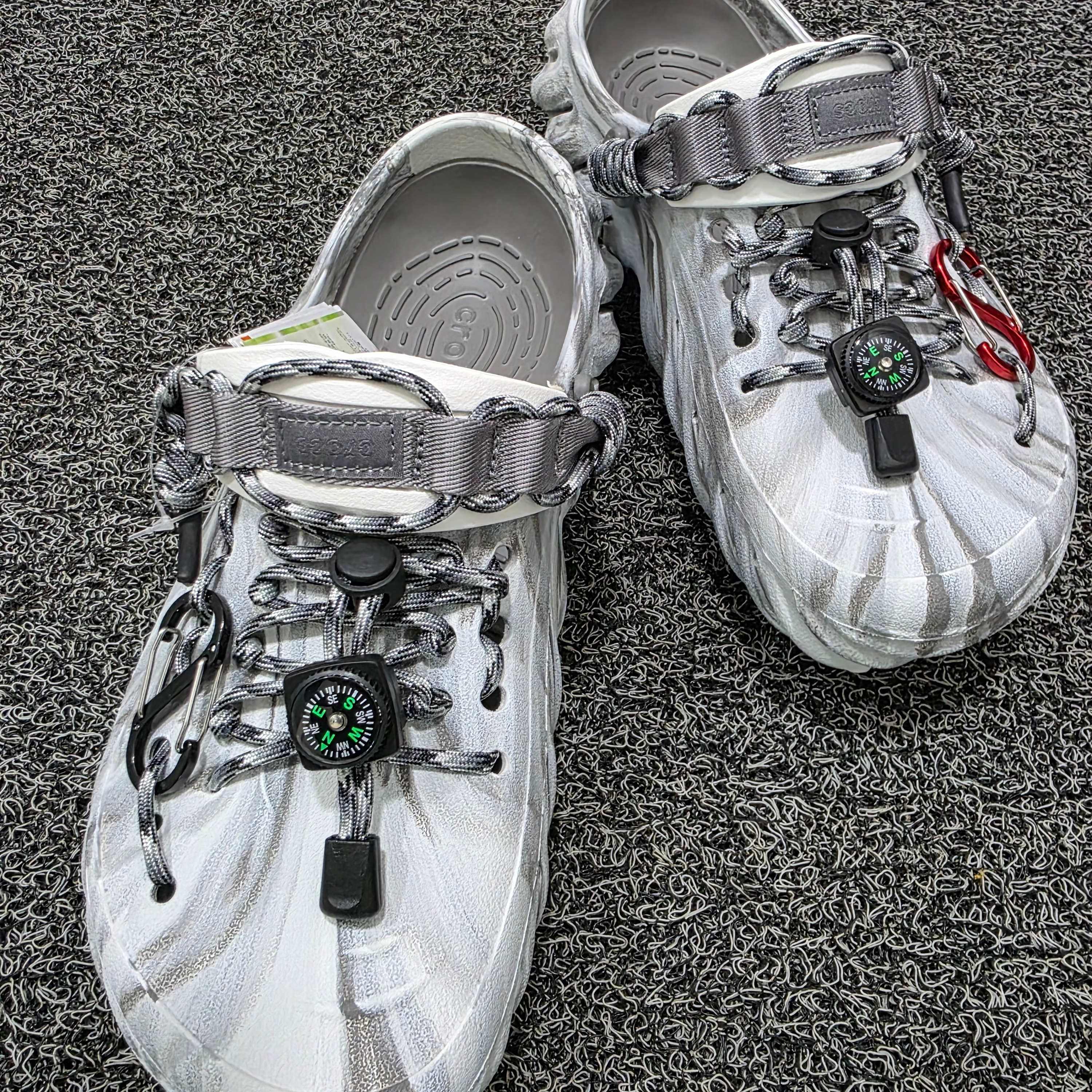 Crocs Echo Marbled Clog Moonlight Multi 착용 스타일