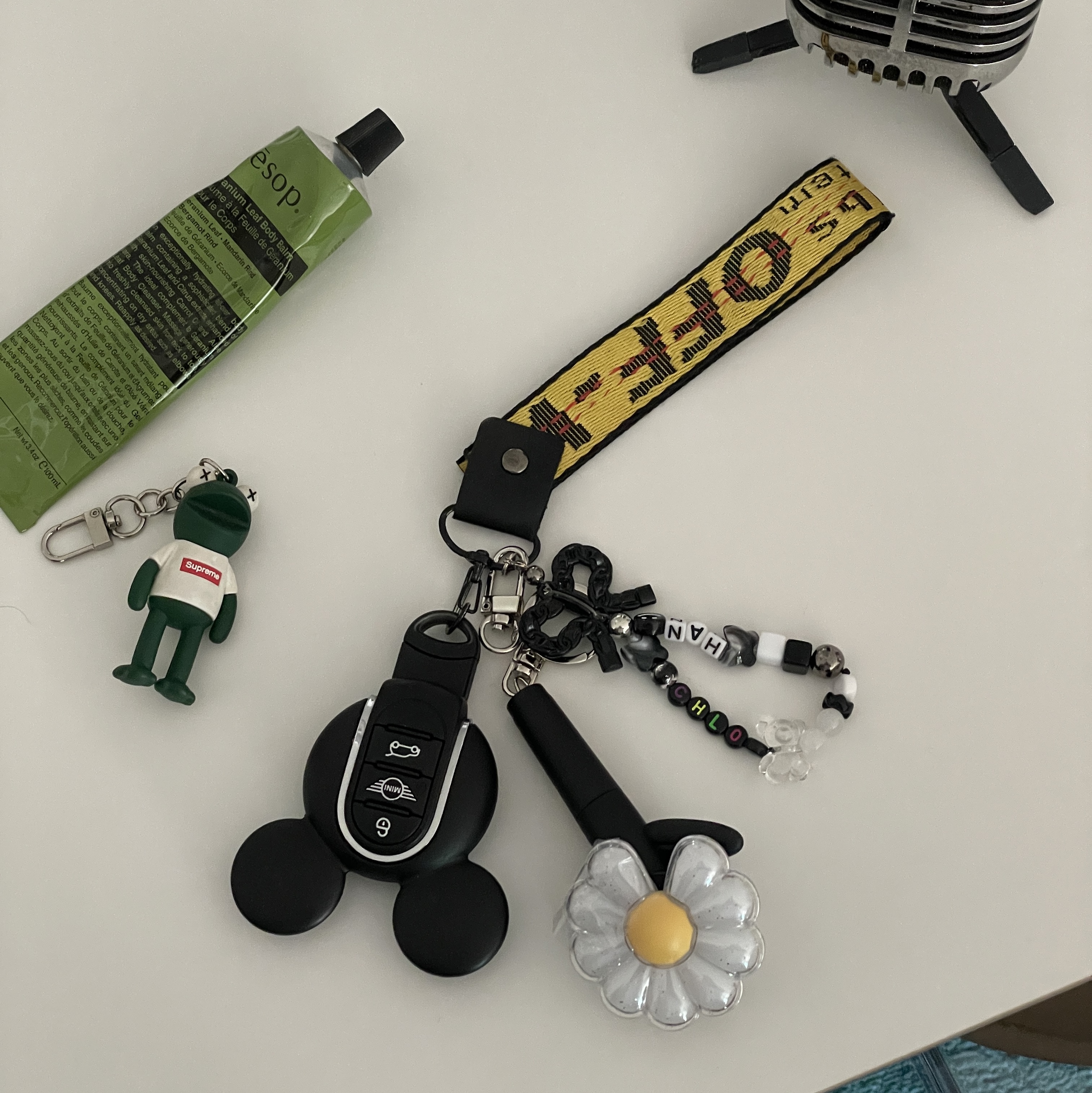 G-DRAGON Ubermensch Official Mini Light Keyring 착용 스타일