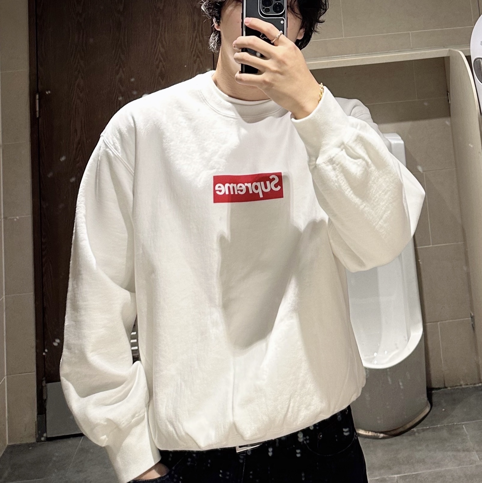 Supreme Washed Box Logo Crewneck White - 25SS 착용 스타일