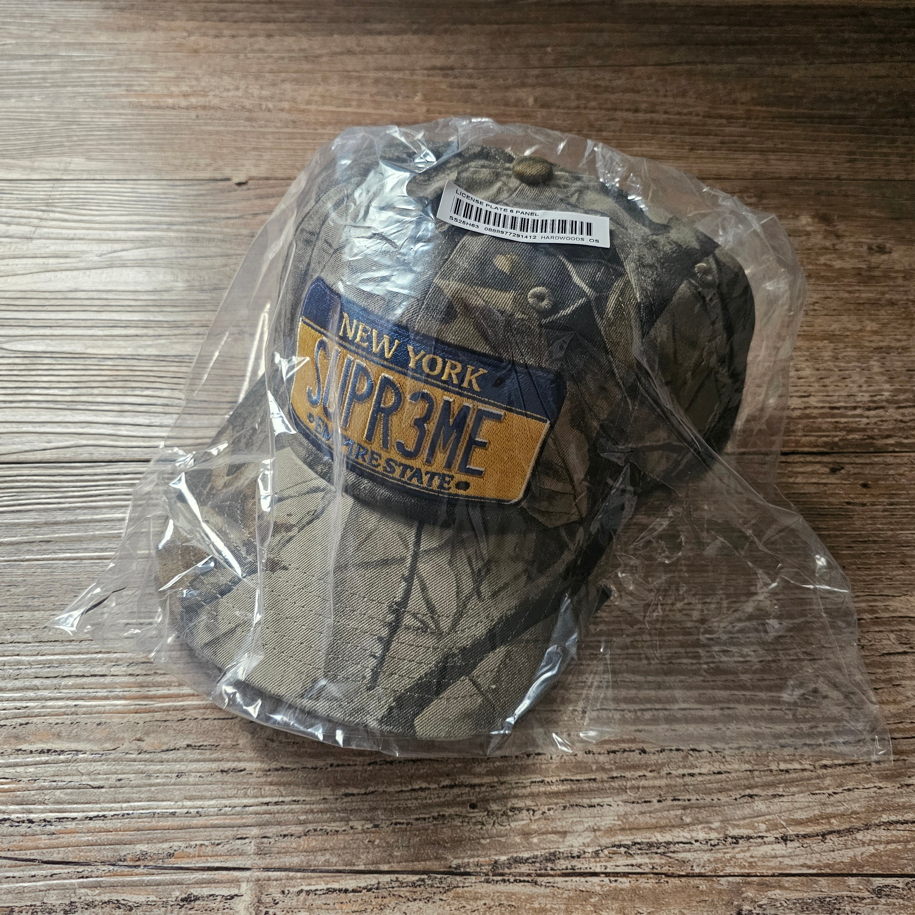Supreme License Plate 6-Panel Realtree Hardwoods Camo - 25SS 착용 스타일