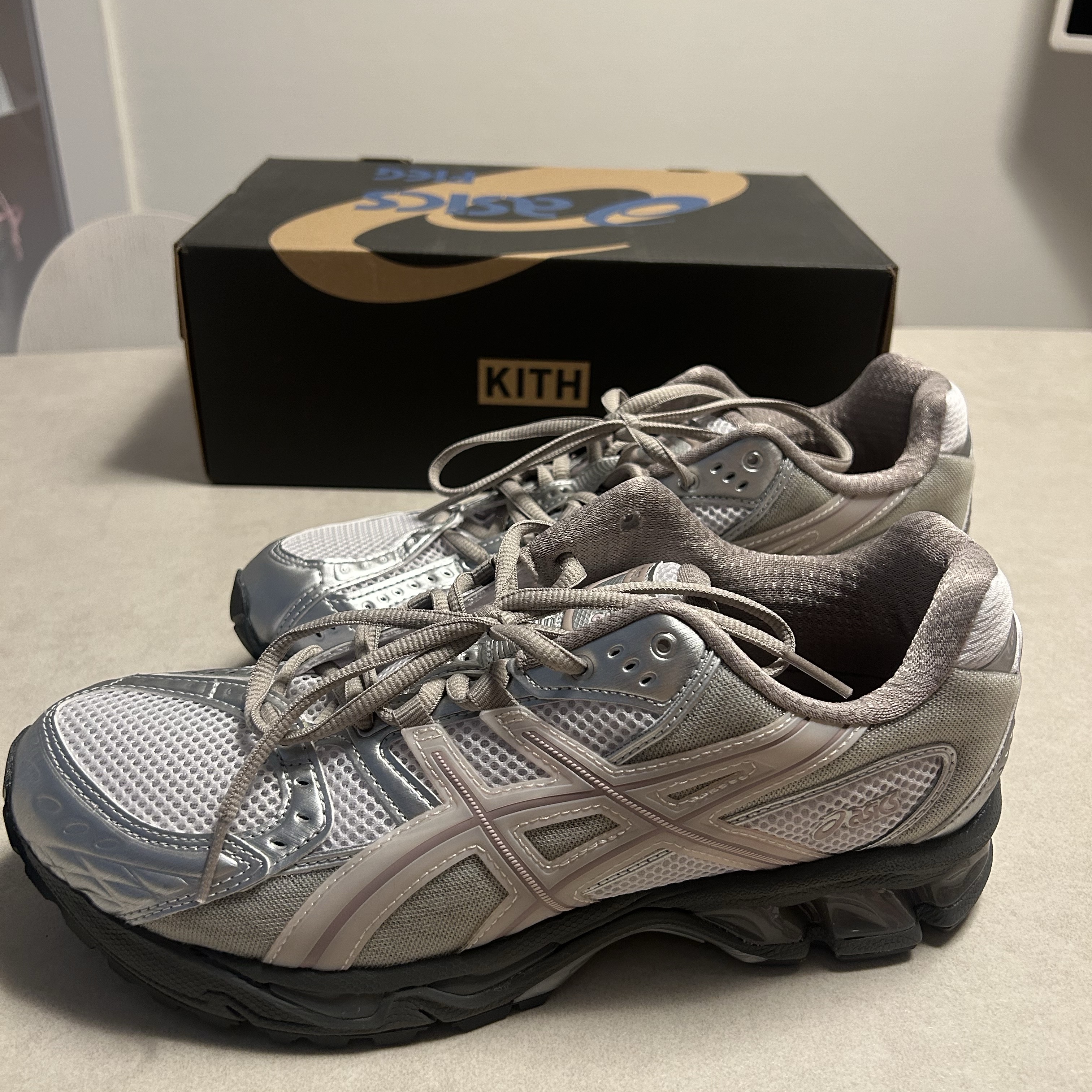 Asics x Ronnie Fieg Gel-Nimbus 10.1 White Morganite 착용 스타일 - 1