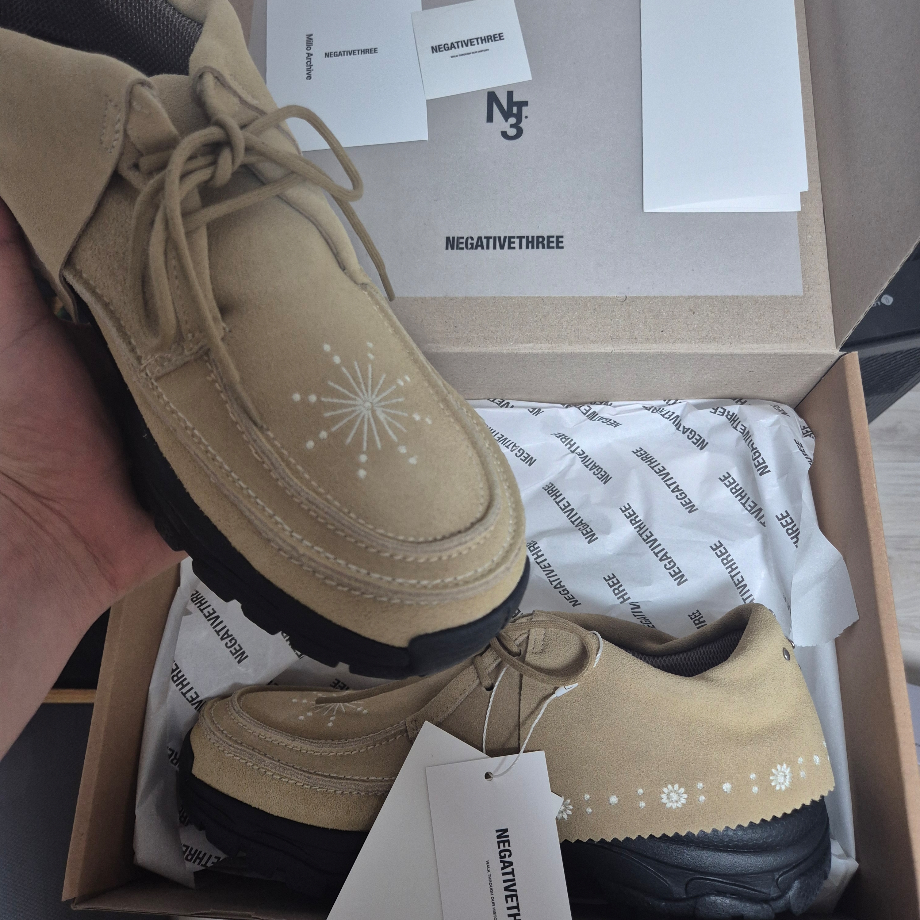 [KREAM 단독] Millo Archive X Negative Three Crescendo Desert Boots Beige 착용 스타일