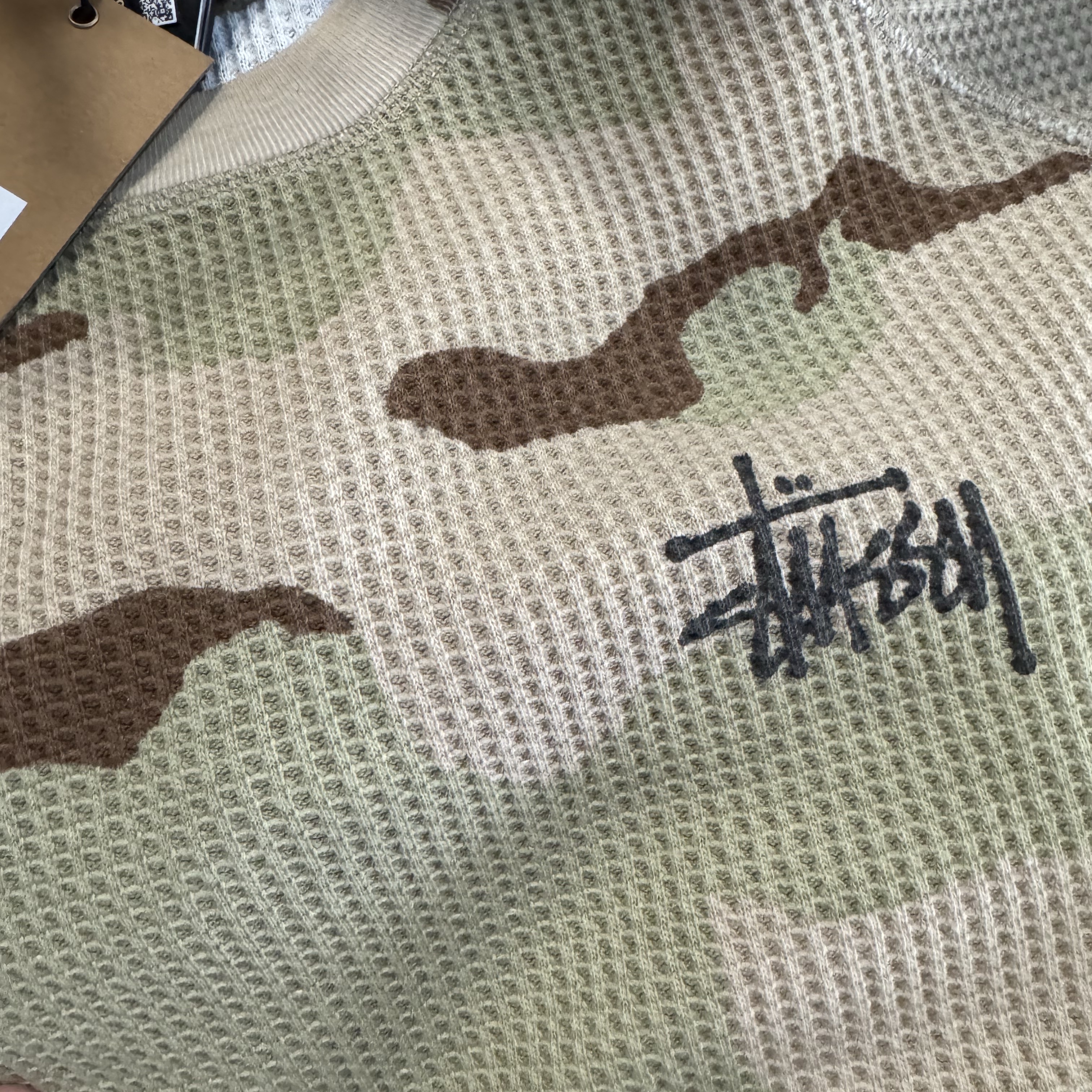 Stussy Raglan Thermal LS Crew Sand Camo 착용 스타일