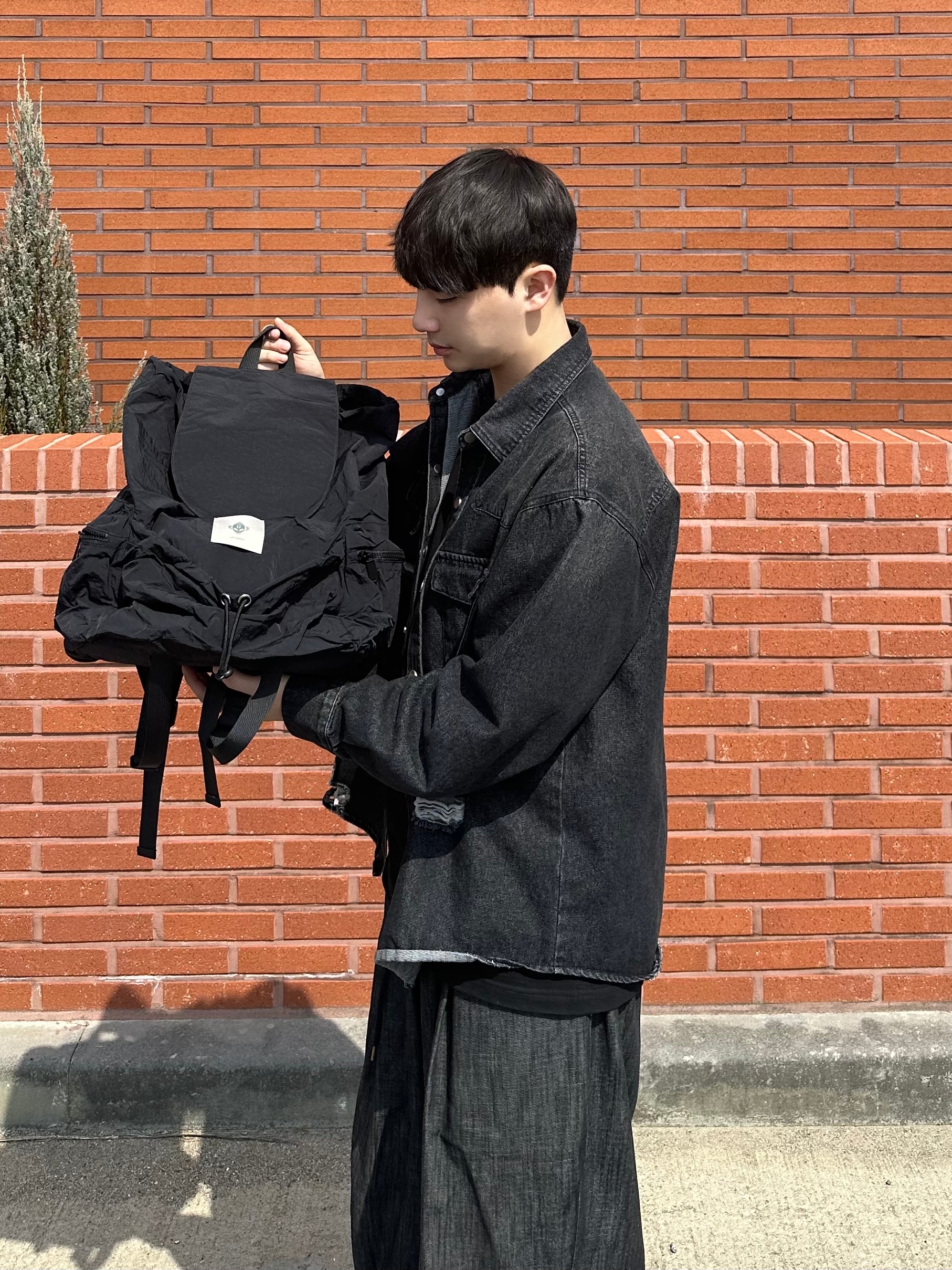 Maison Mihara Yasuhiro Peterson OG Sole Canvas Low Sneakers Black 착용 스타일 - 2