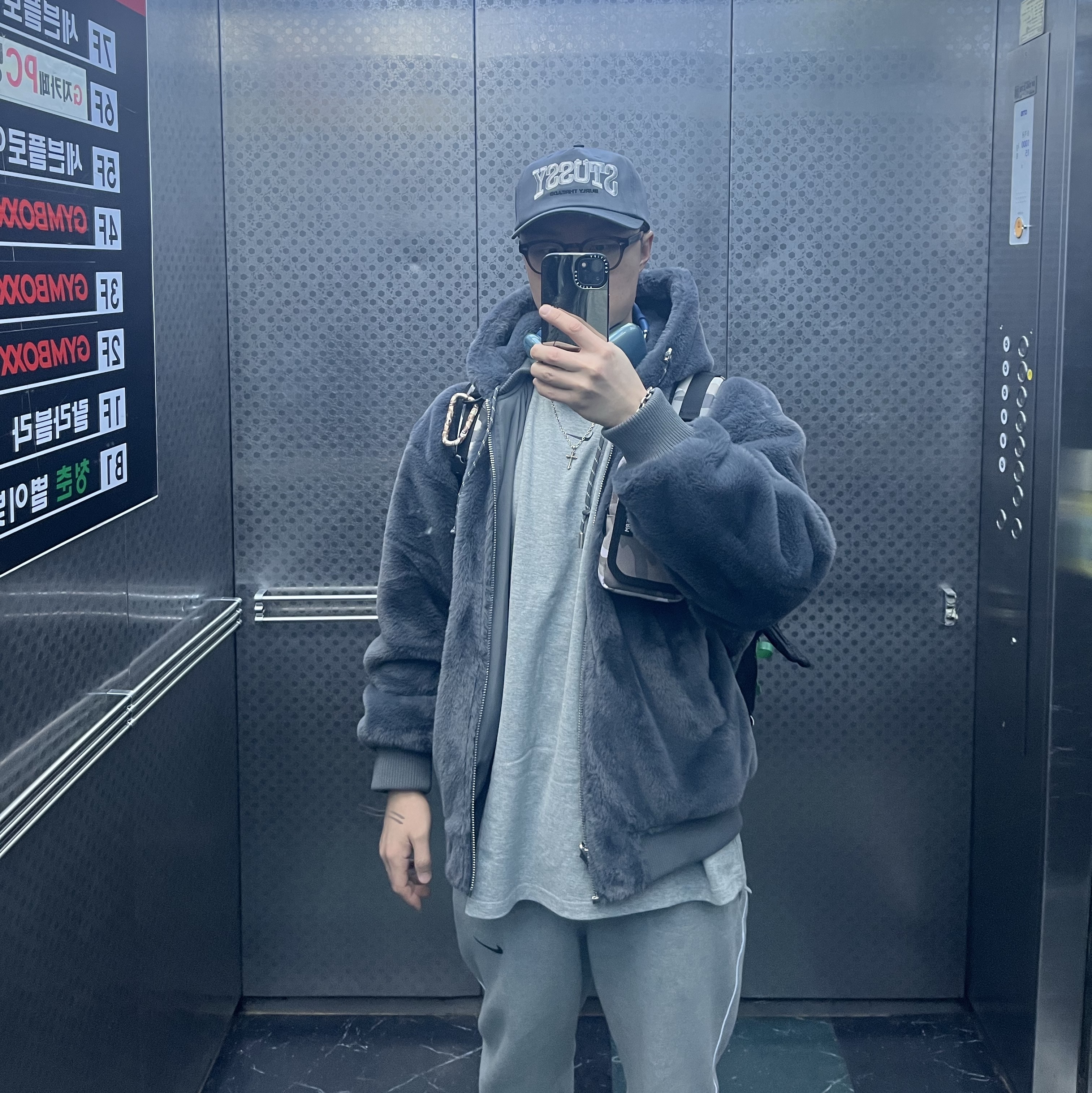 Zara Reversible Bomber Jacket Grey, Stussy Mid-Depth Burly Threads Snapback Grey 착용 스타일