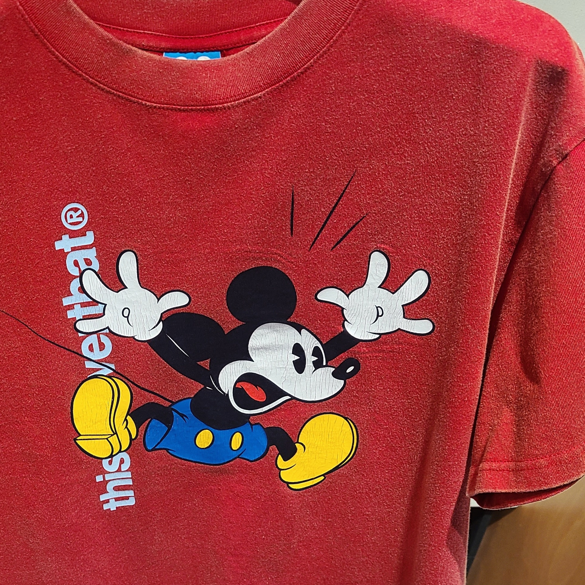 Thisisneverthat x Disney Mickey Classic T-Shirt Light Heather Grey, Thisisneverthat x Disney Mickey Jumping T-Shirt Red 착용 스타일 - 2