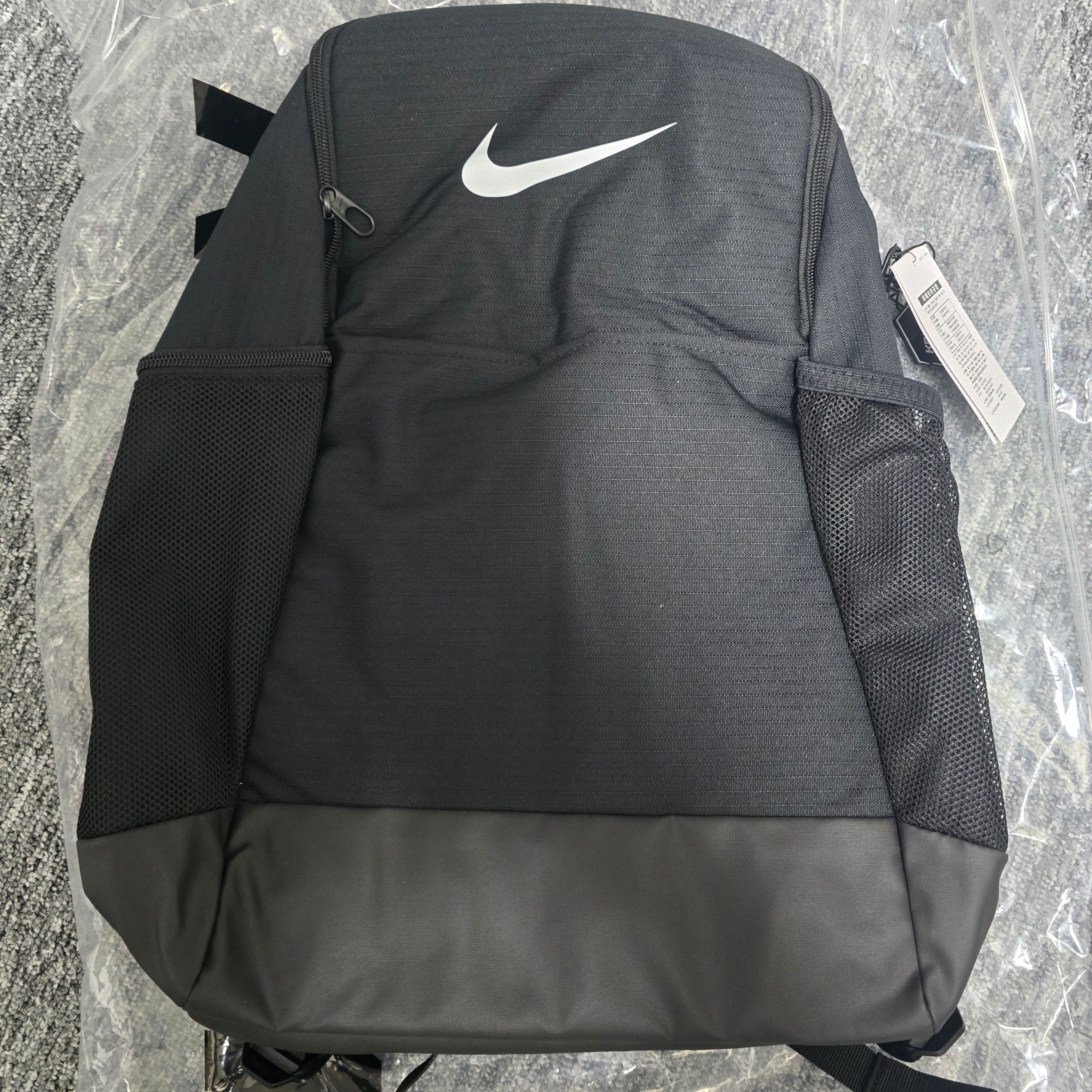 Nike Brasilia 9.0 Medium Training Backpack 24L Black 착용 스타일