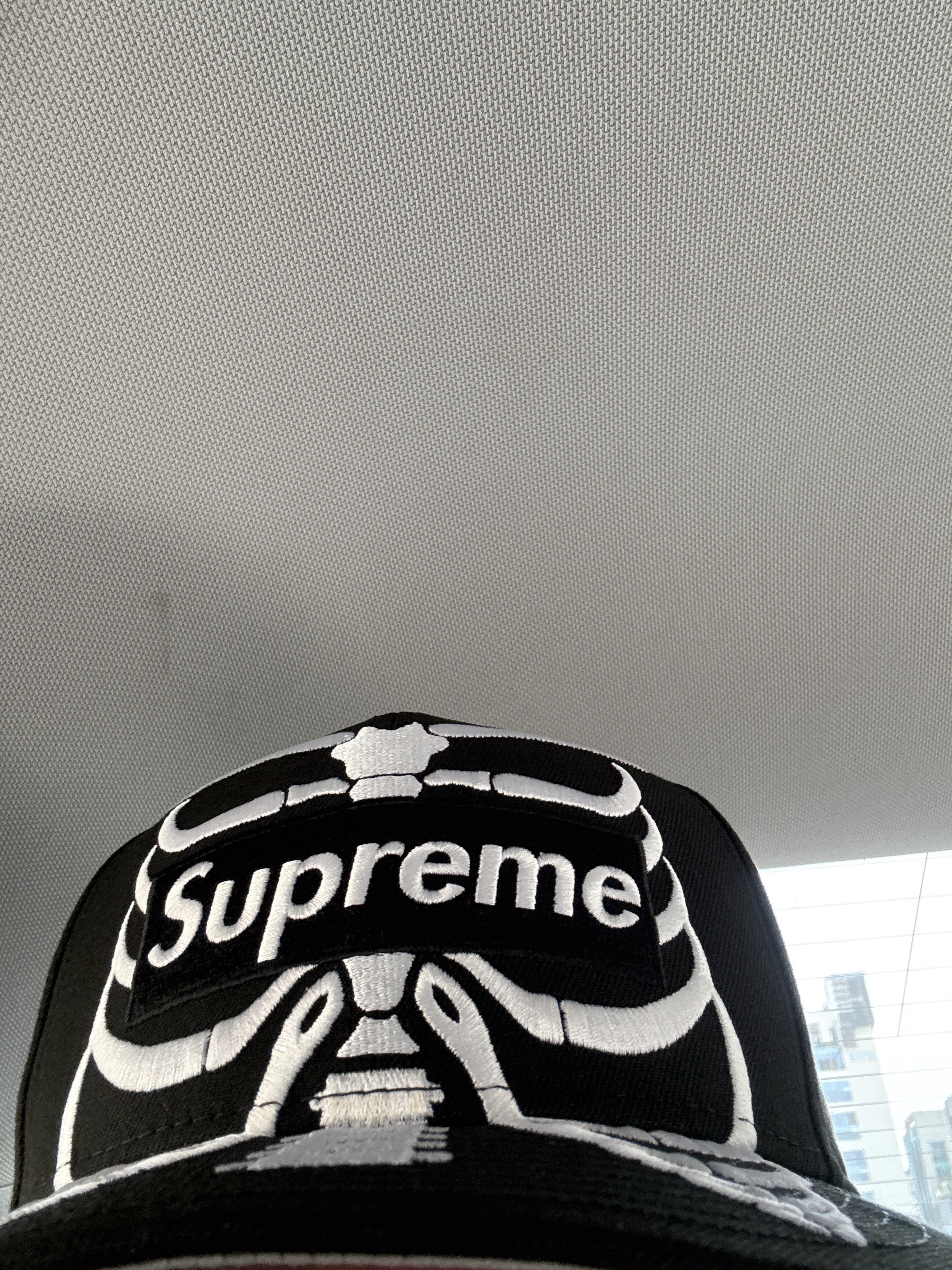 Supreme x Odyssey Record Case White - 25SS, Supreme Block Knit Beanie Tan - 25SS 착용 스타일 - 3