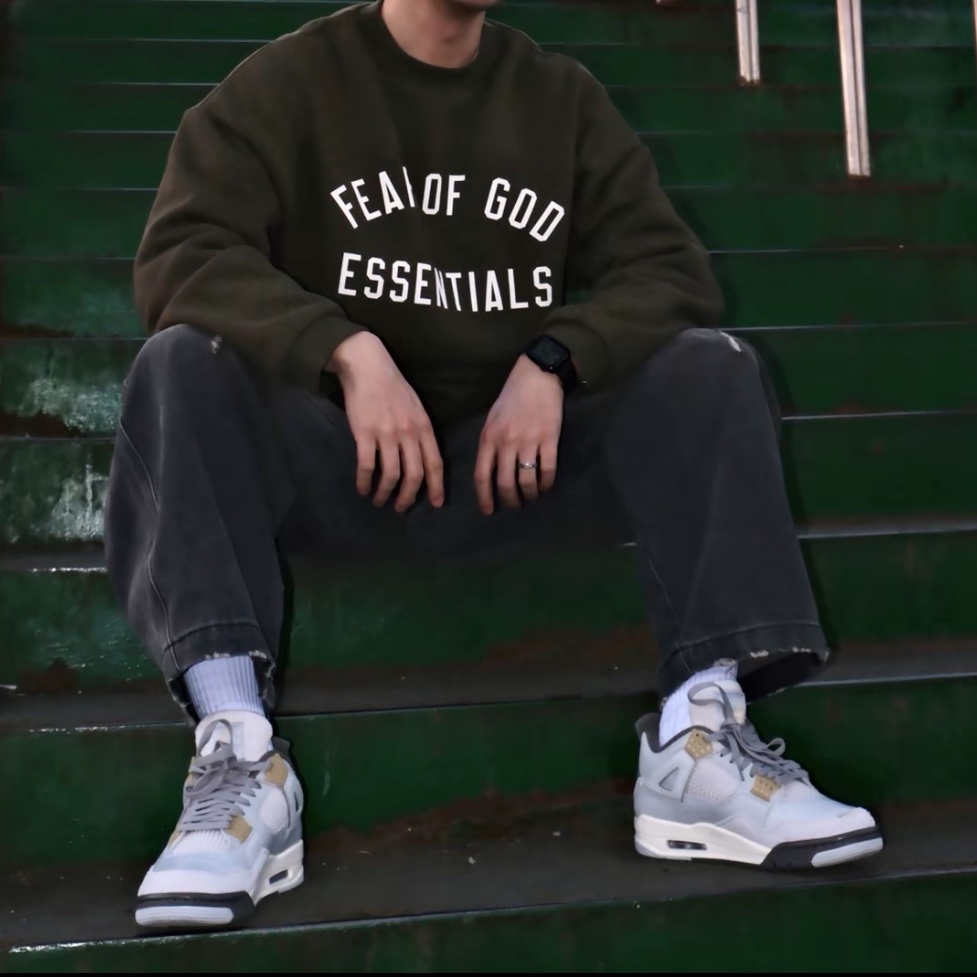 Essentials Fleece Crewneck Military - 24FW 착용 스타일 - 1