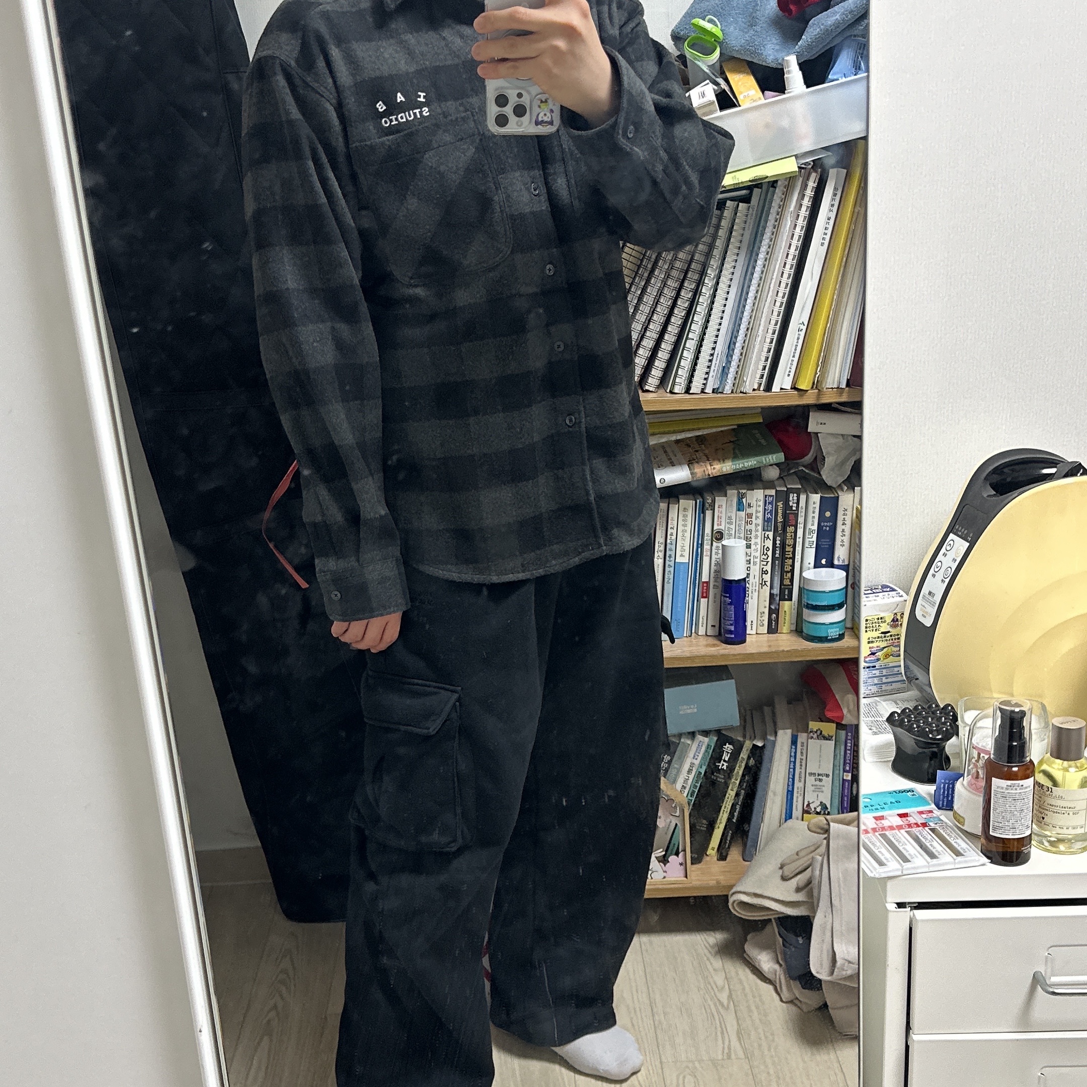 IAB Studio Gingham Check Shirt Black White 착용 스타일 - 4