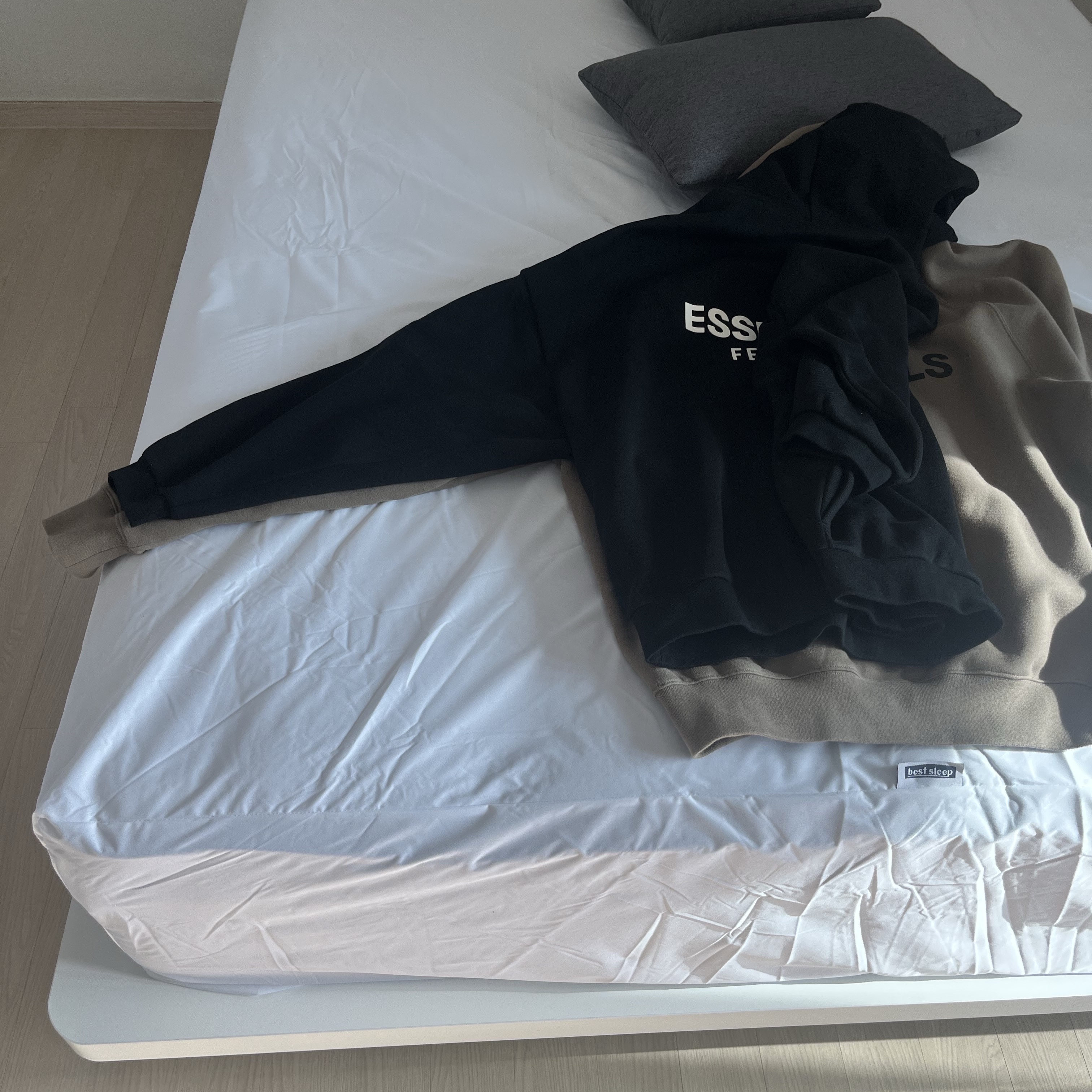 Essentials Fleece Hoodie Black - 24FW 착용 스타일