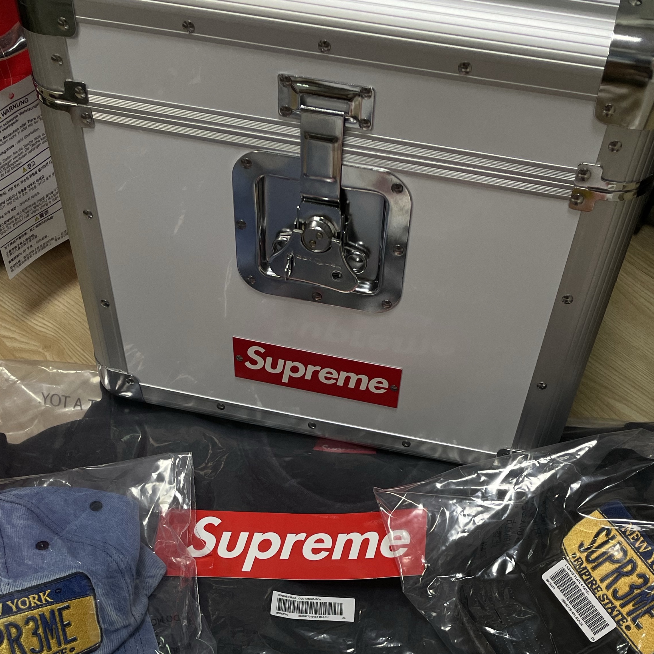 Supreme x Odyssey Record Case White - 25SS 착용 스타일 - 2
