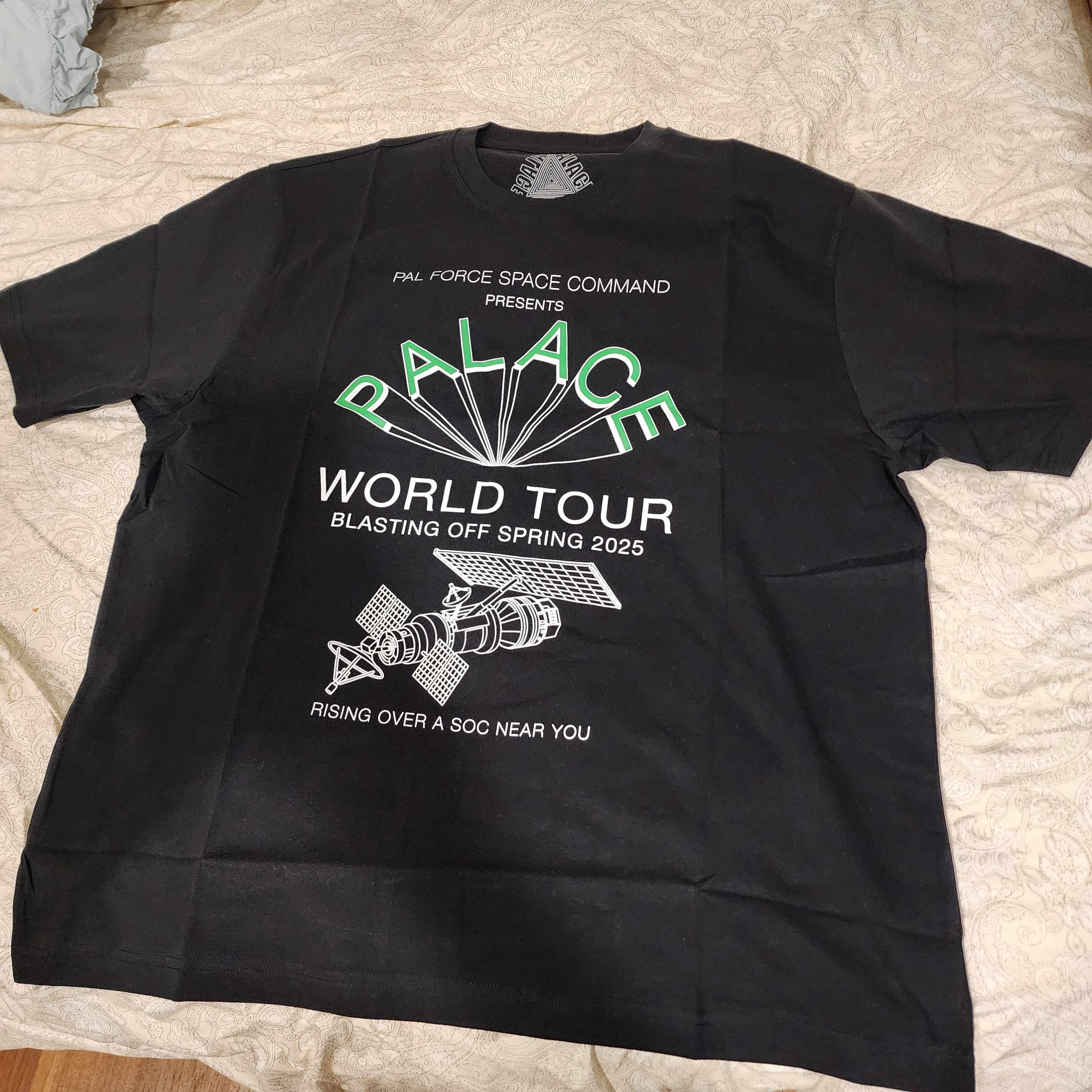 Palace World Tour T-Shirt Black - 25SS 착용 스타일 - 1