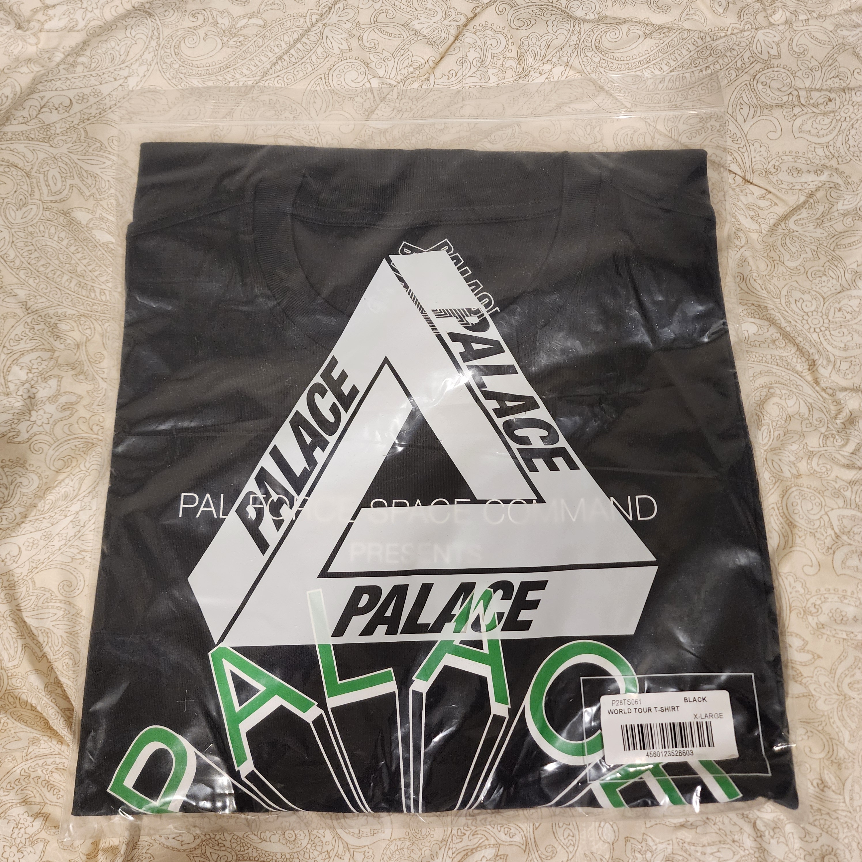 Palace World Tour T-Shirt Black - 25SS 착용 스타일 - 3