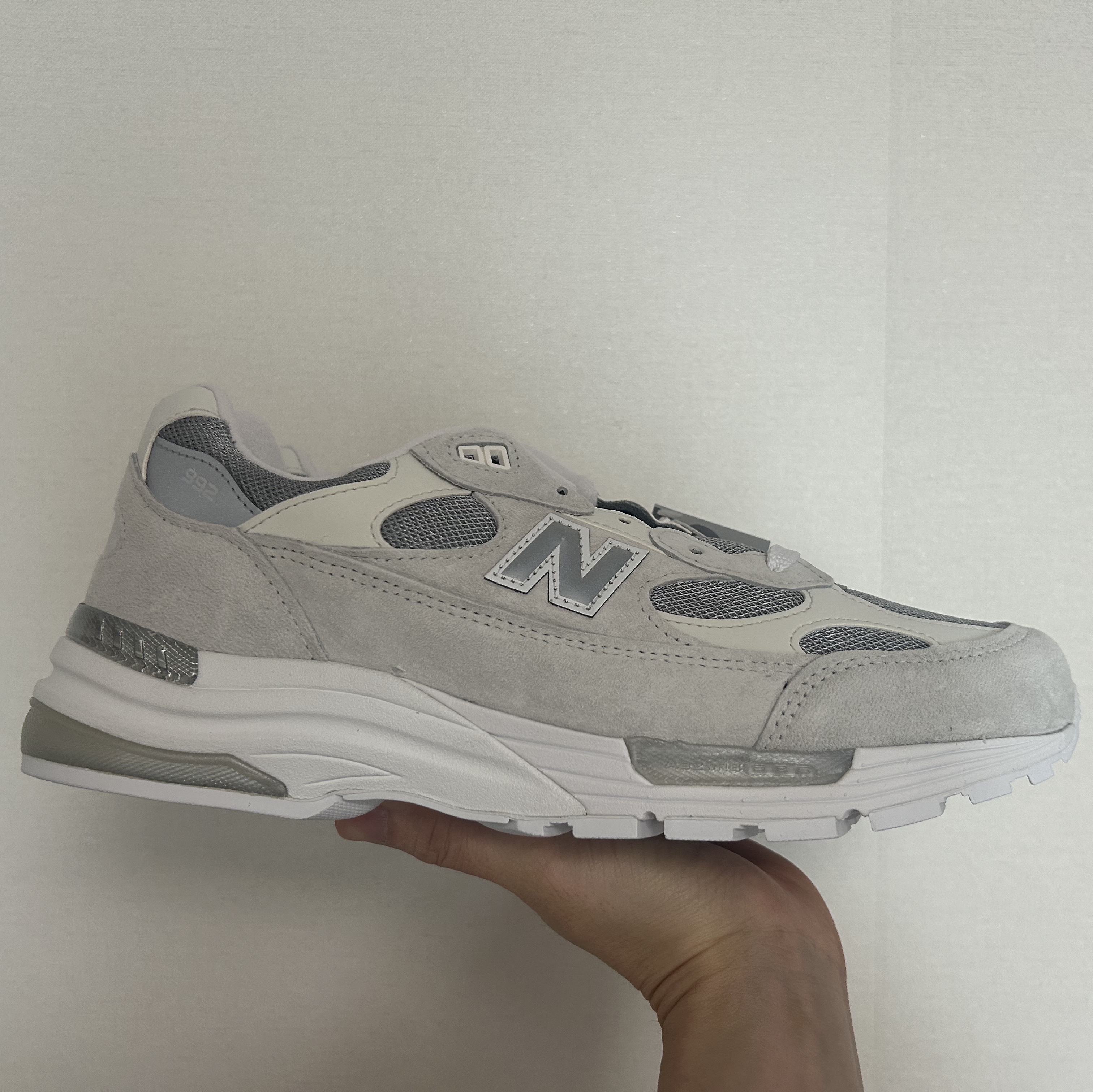 New Balance 992 Made in USA Core White Reflection 착용 스타일 - 1