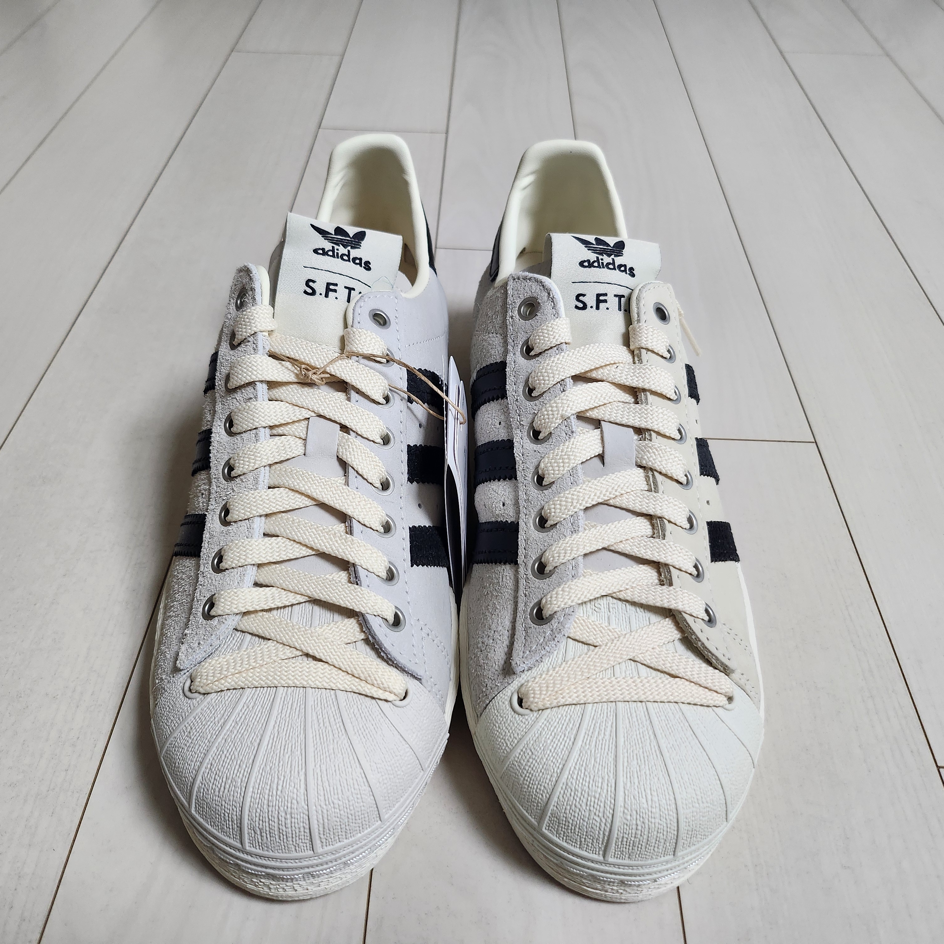 Adidas x Song for the Mute Superstar 82 Cream White Core Black 착용 스타일 - 1