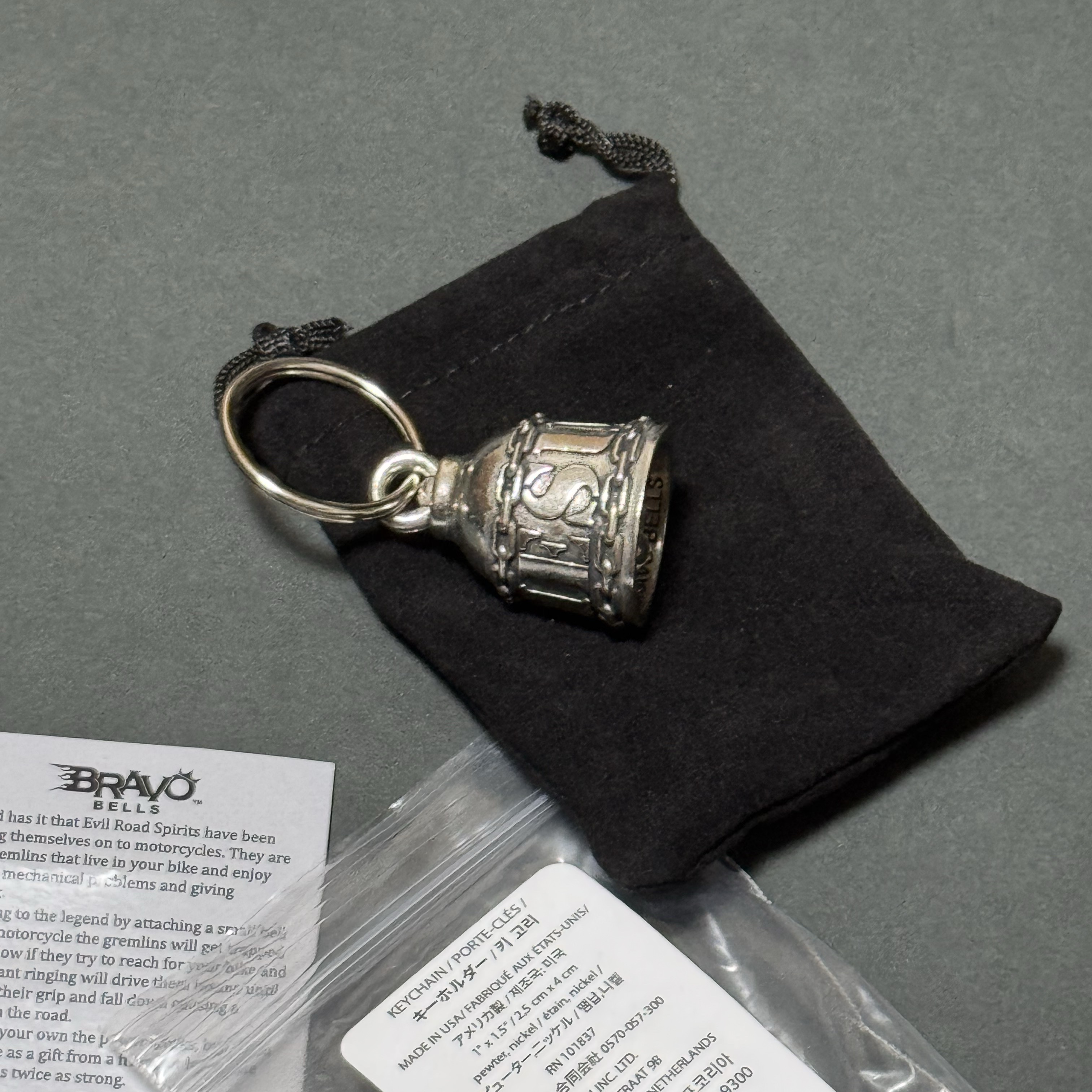 Supreme Bravo Bell Silver - 23FW 착용 스타일