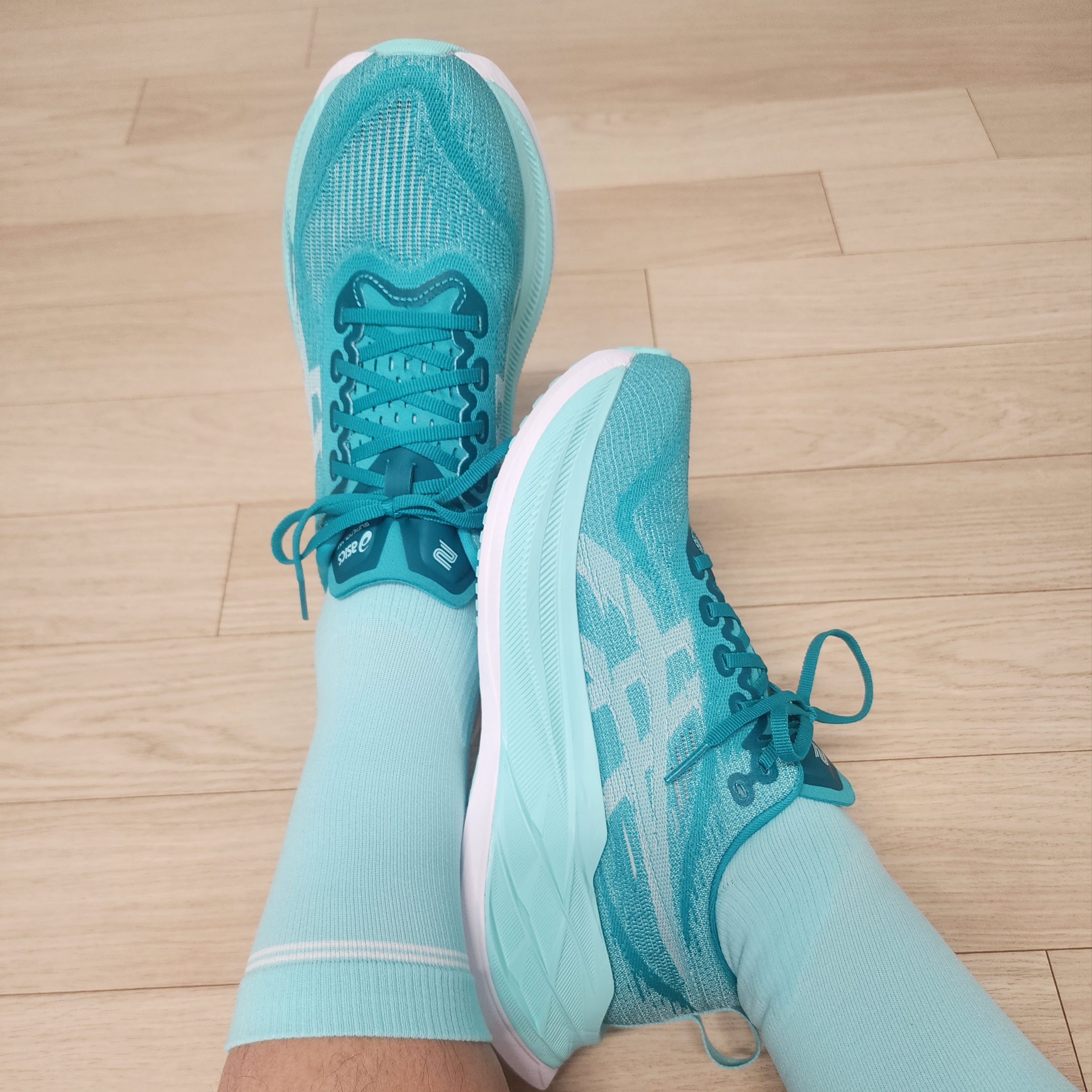 Asics Superblast 2 Wave Teal Illuminate Mint 착용 스타일
