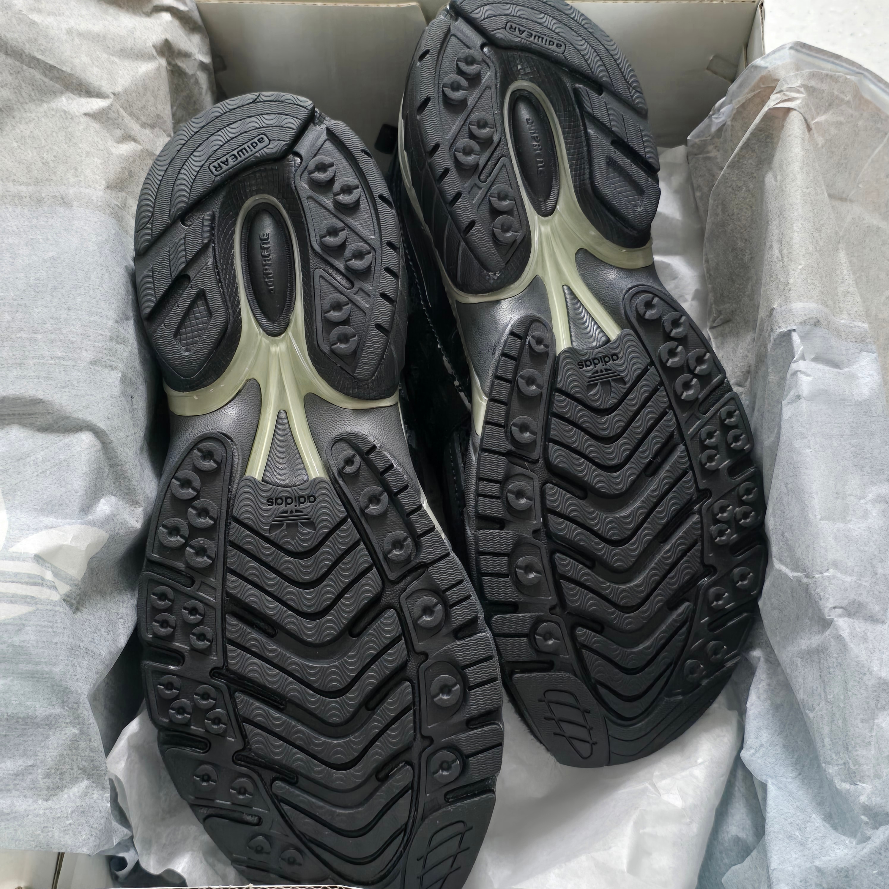Adidas x Song for the Mute Adistar Cushion Core Black Cream White 착용 스타일 - 6