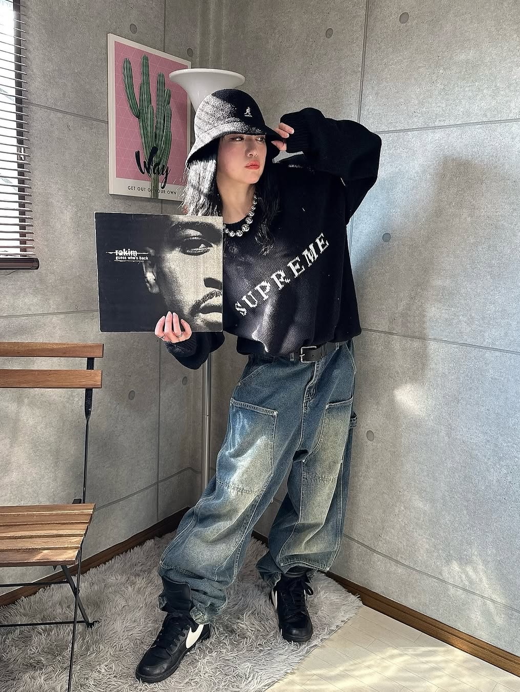 Supreme Contrast Logo Sweater Black - 25SS 착용 스타일 - 5