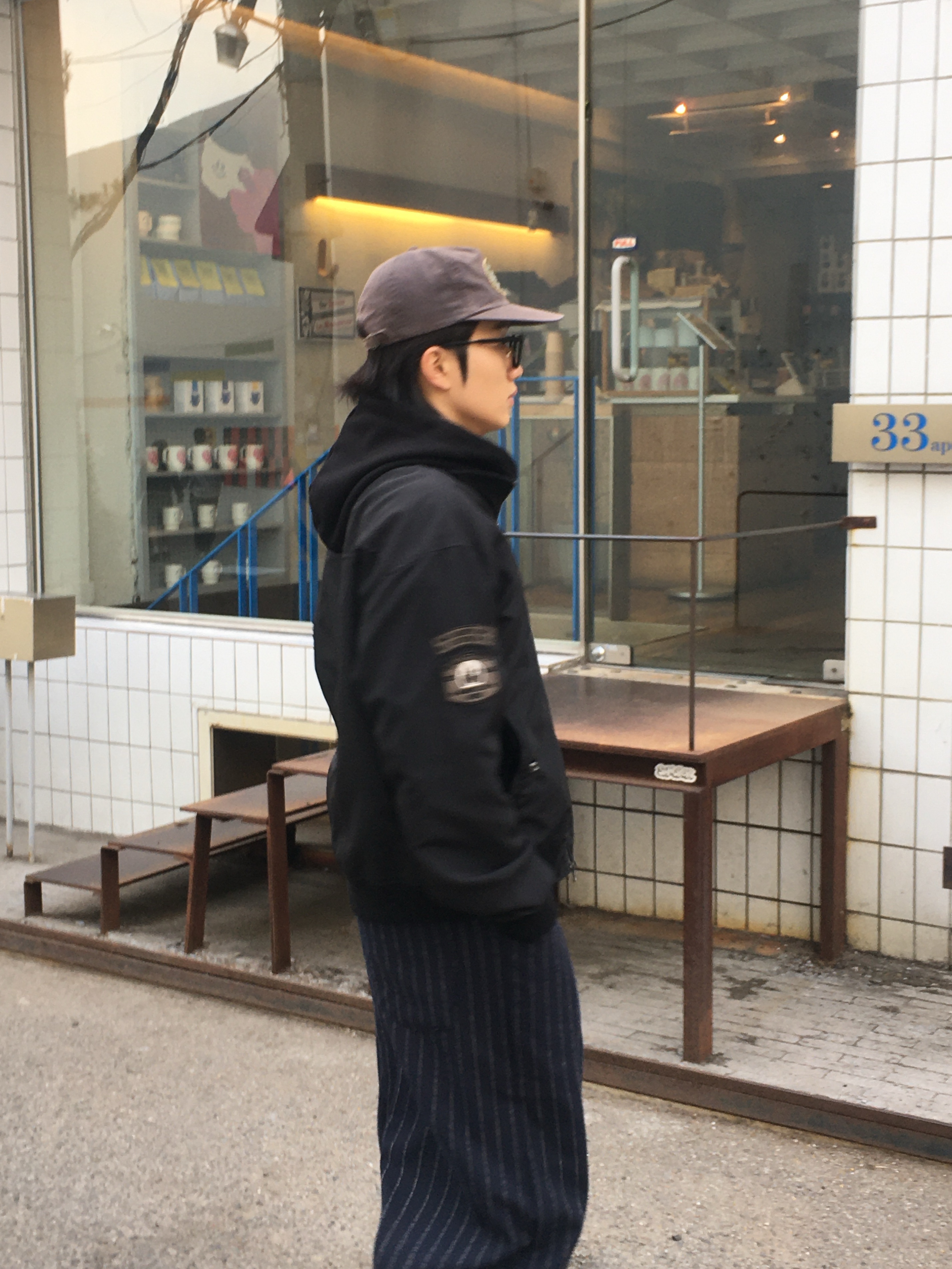 [6% 적립] NegativeThree Moley Tracking Sneakers Nut Brown 착용 스타일 - 3