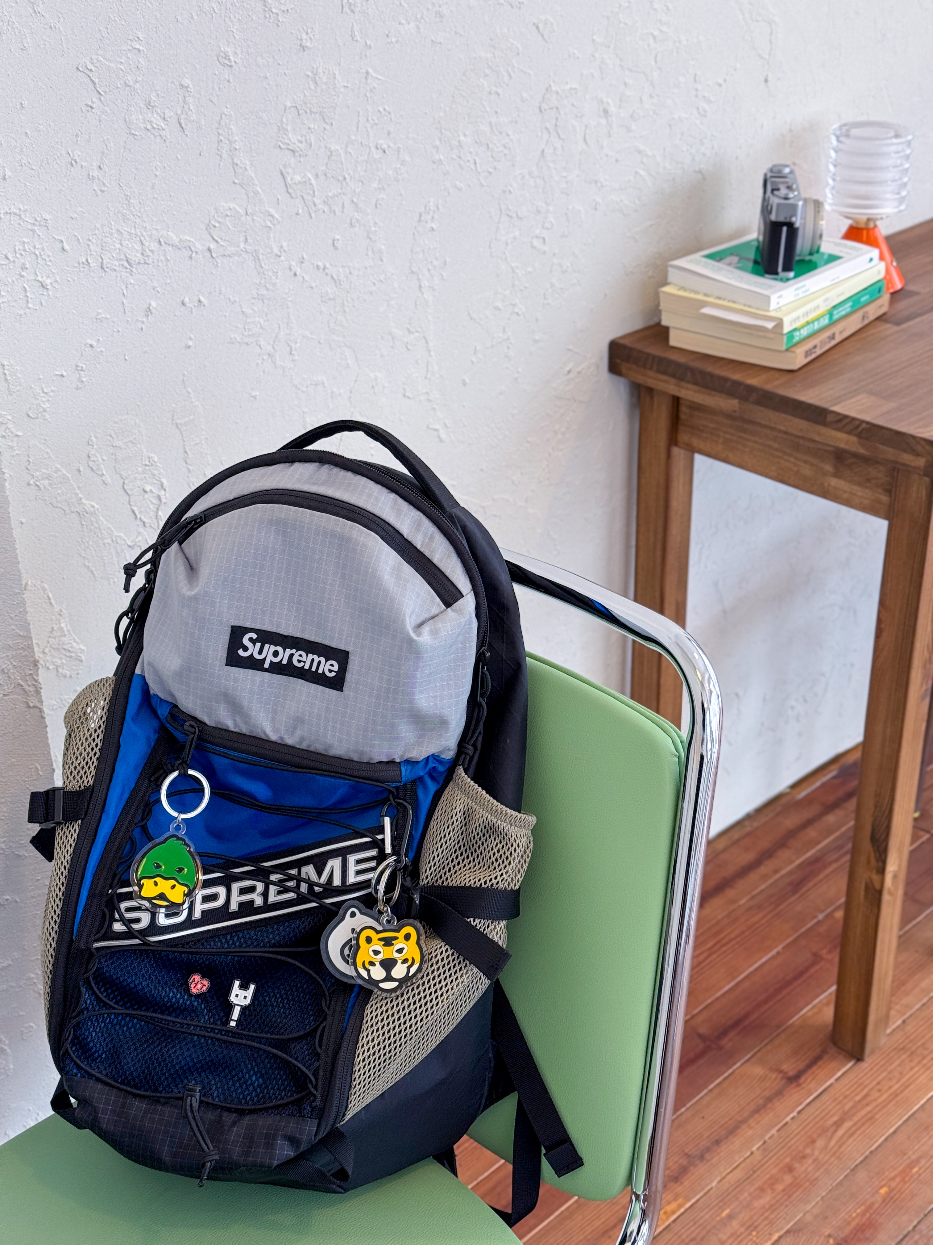 Supreme Backpack Blue - 23FW, Human Made Acrylic Animal Keyring Yellow 착용 스타일