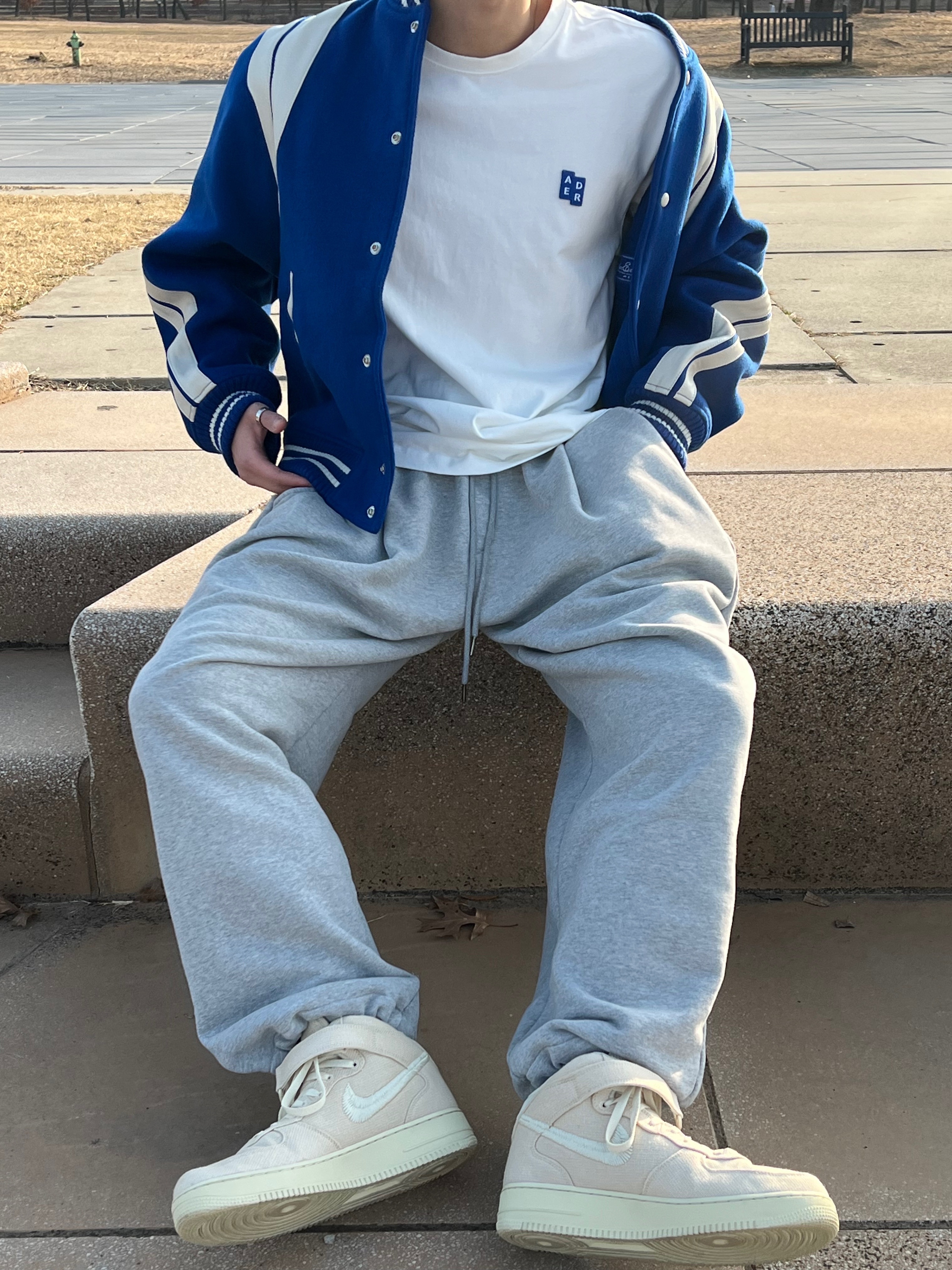 Ader Error Twit Jumper Blue, Nike x Stussy Air Force 1 '07 Mid SP Fossil 착용 스타일 - 3