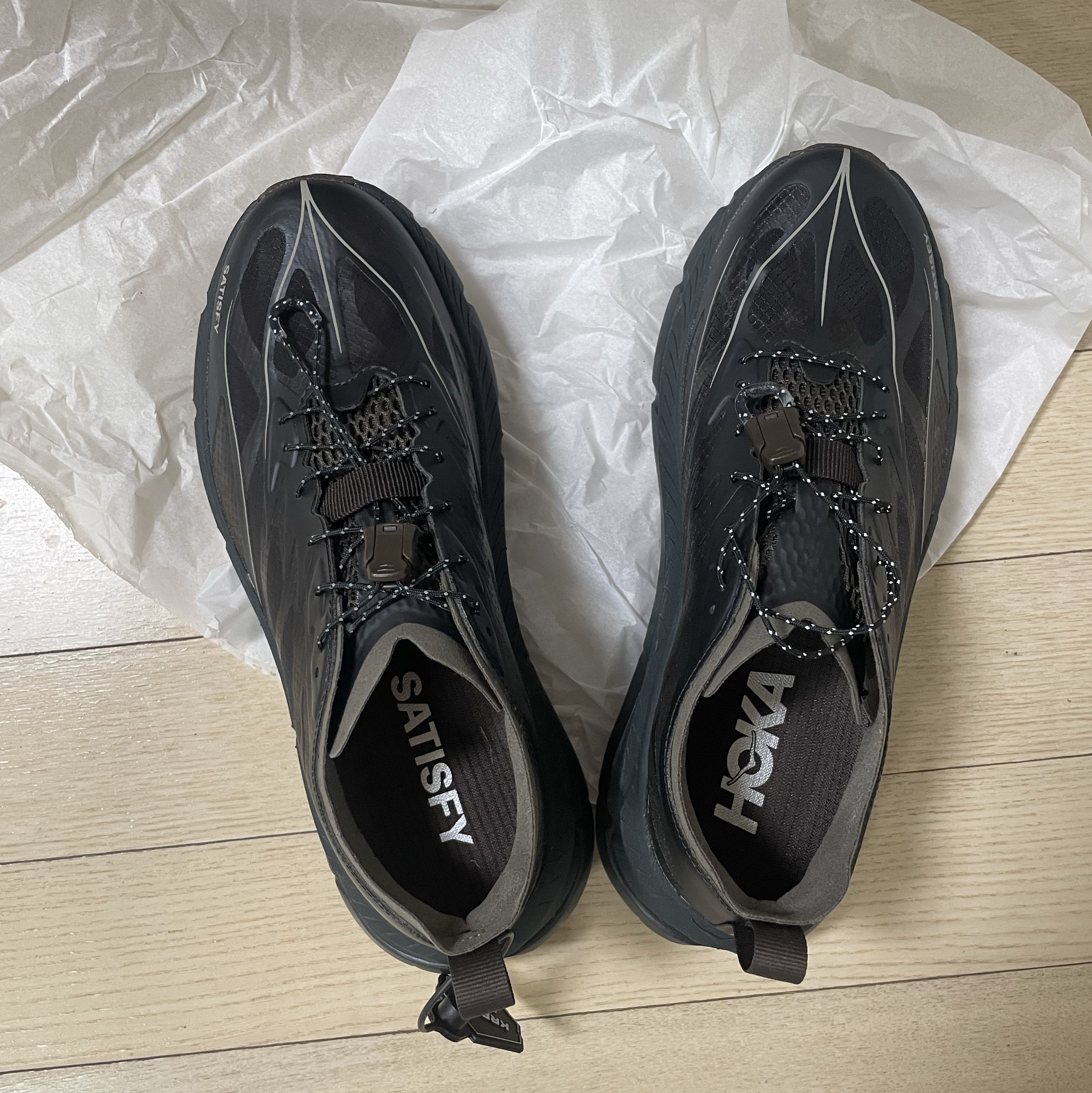 Hoka x Satisfy Mafate Speed 4 Lite Coffee 착용 스타일 - 3