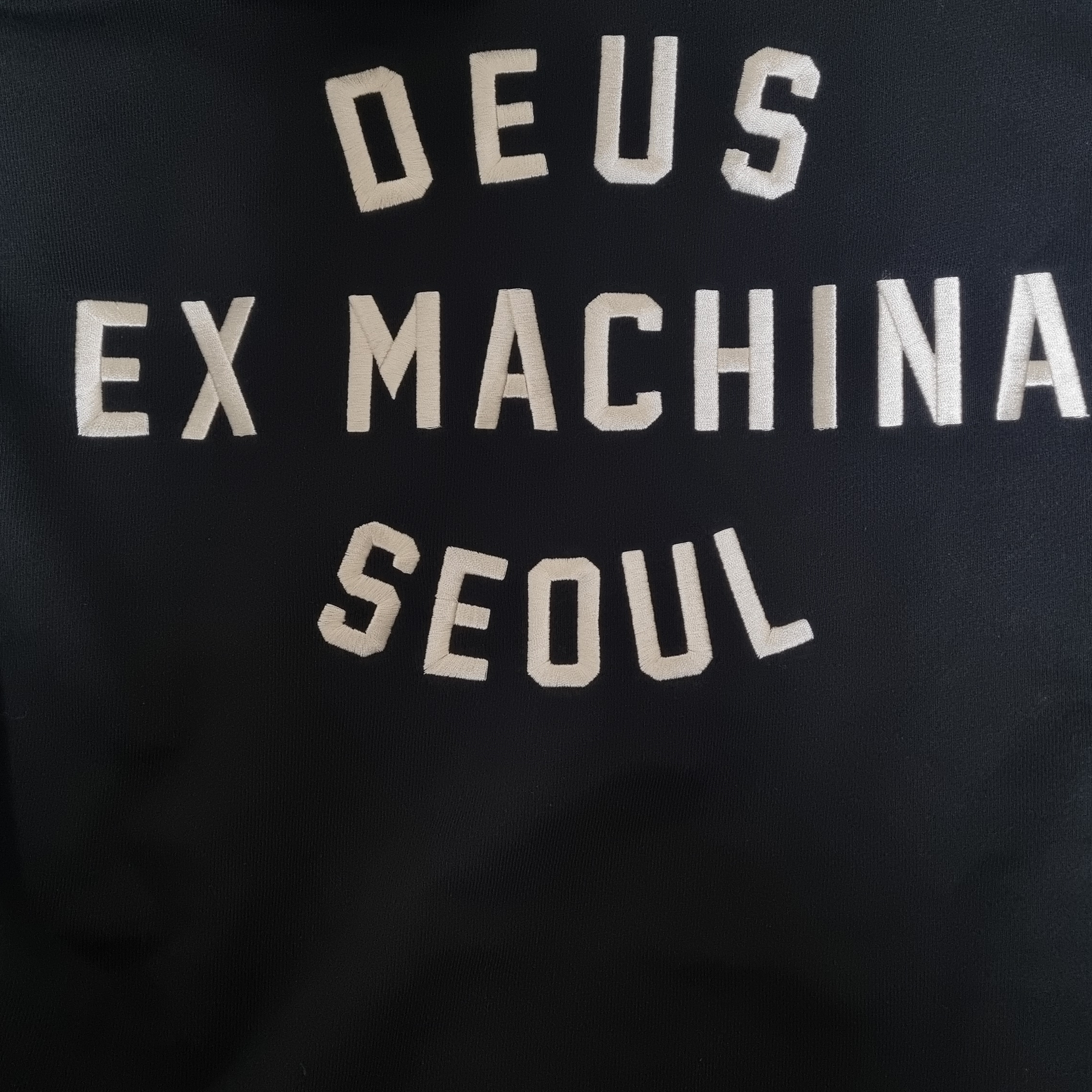 Deus Ex Machina Seoul College Hooded Jacket Black, Deus Ex Machina College Address Zip-Up Hoodie Black 착용 스타일 - 3