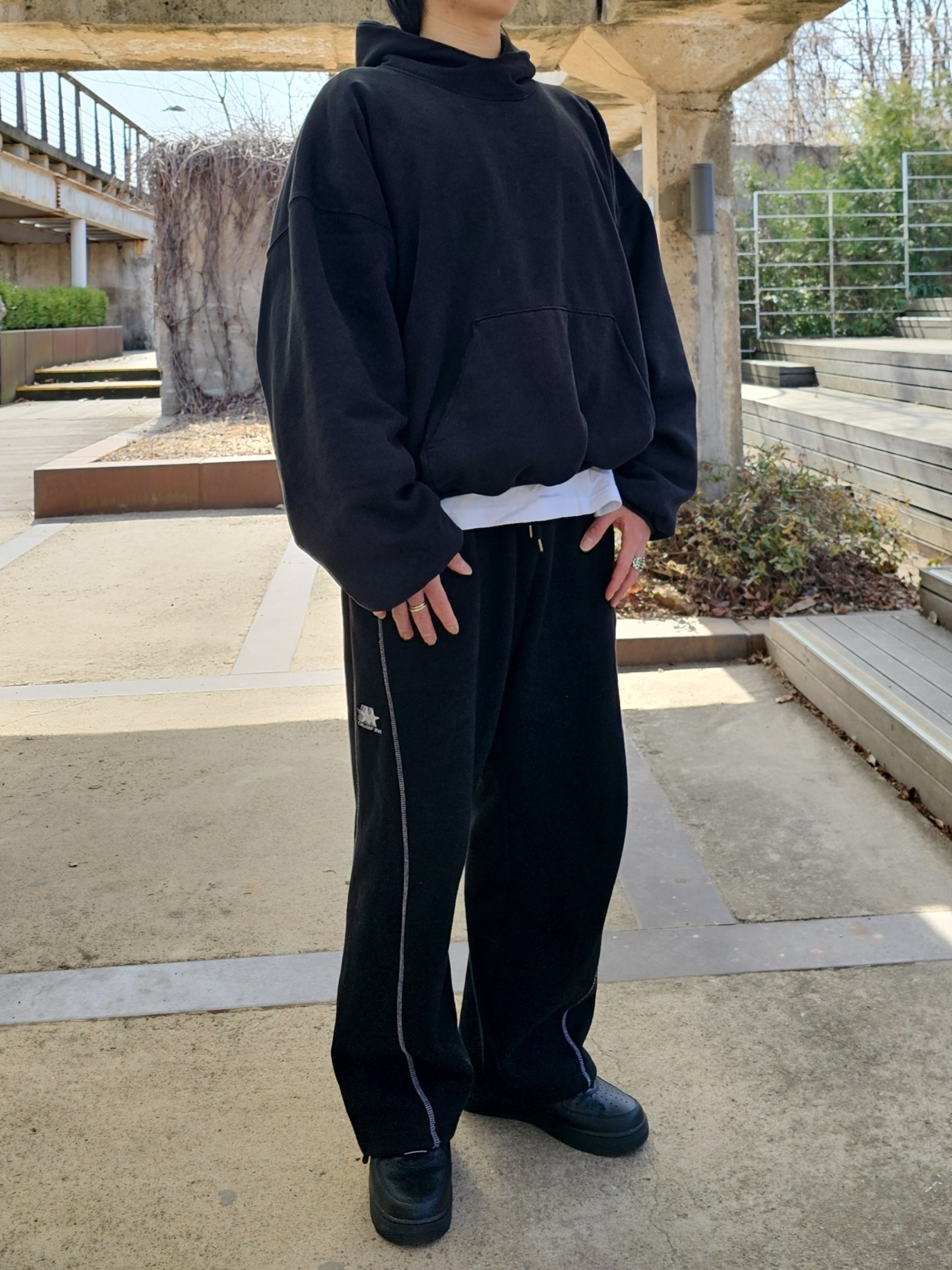 Yeezy Gap Engineered By Balenciaga Dove Hoodie Washed Black, Nike x Supreme Air Force 1 Low Black 착용 스타일 - 1