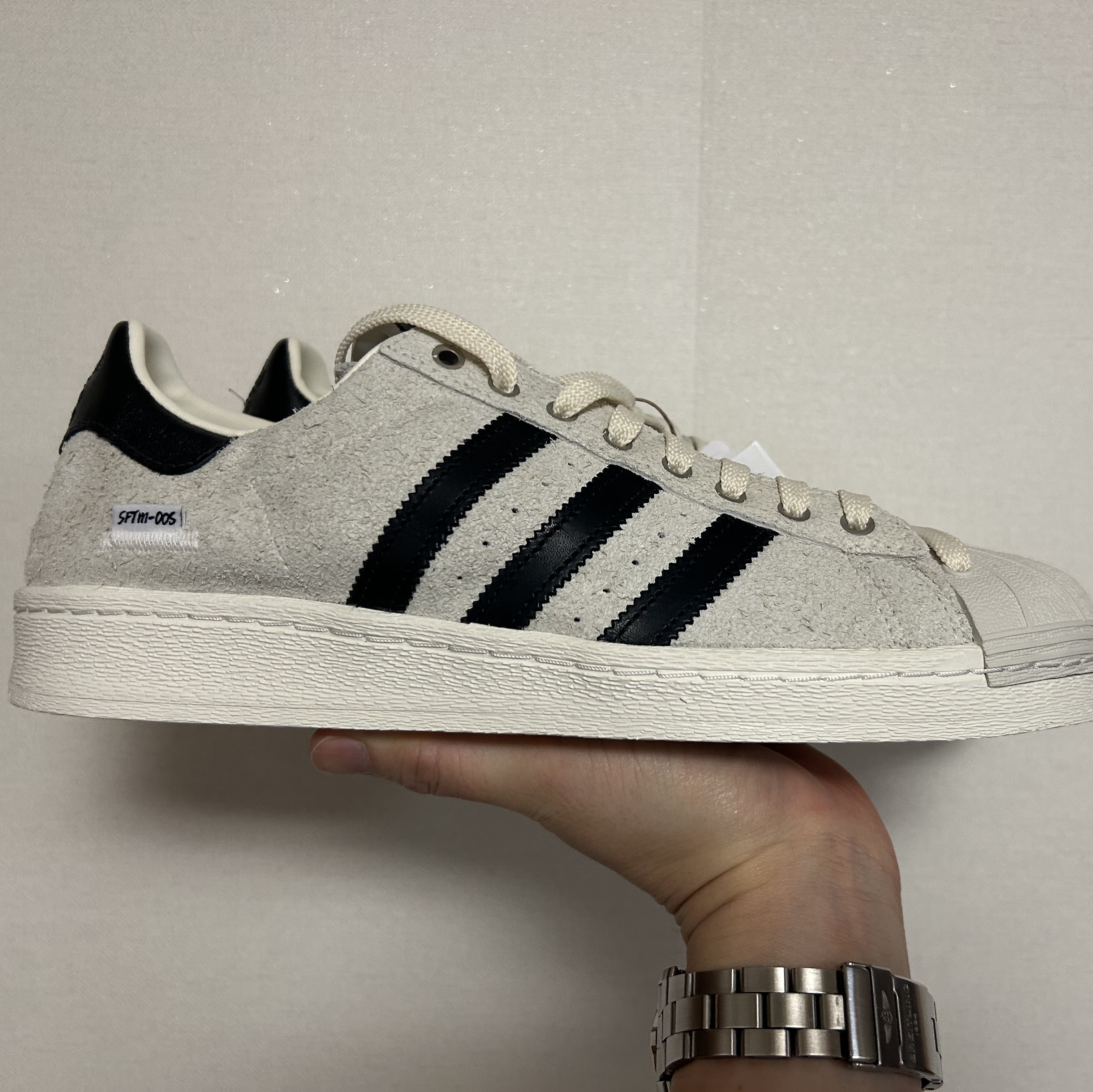 Adidas x Song for the Mute Superstar 82 Cream White Core Black 착용 스타일 - 1
