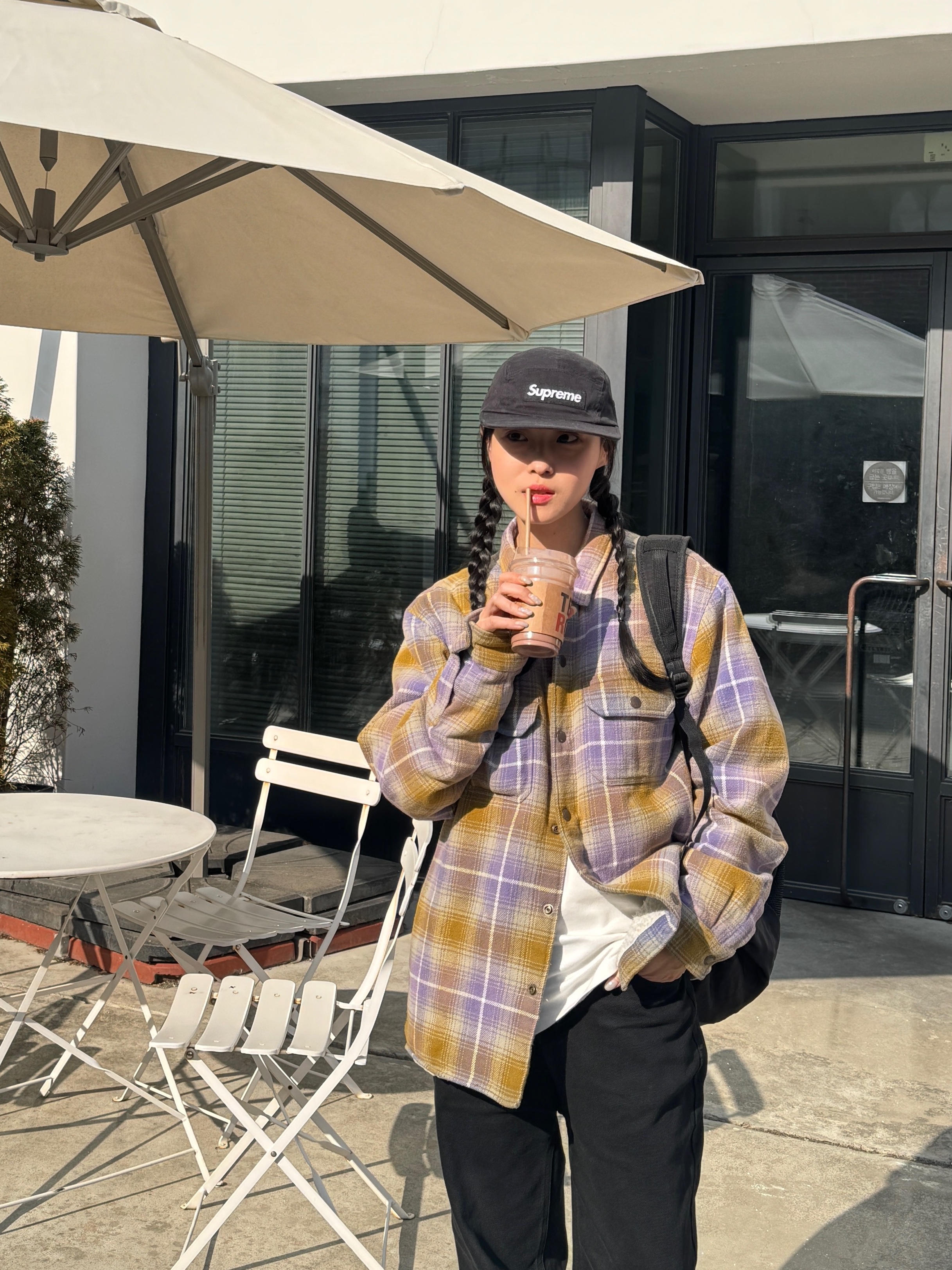 Supreme Washed Chino Twill Camp Cap Black 착용 스타일 - 1