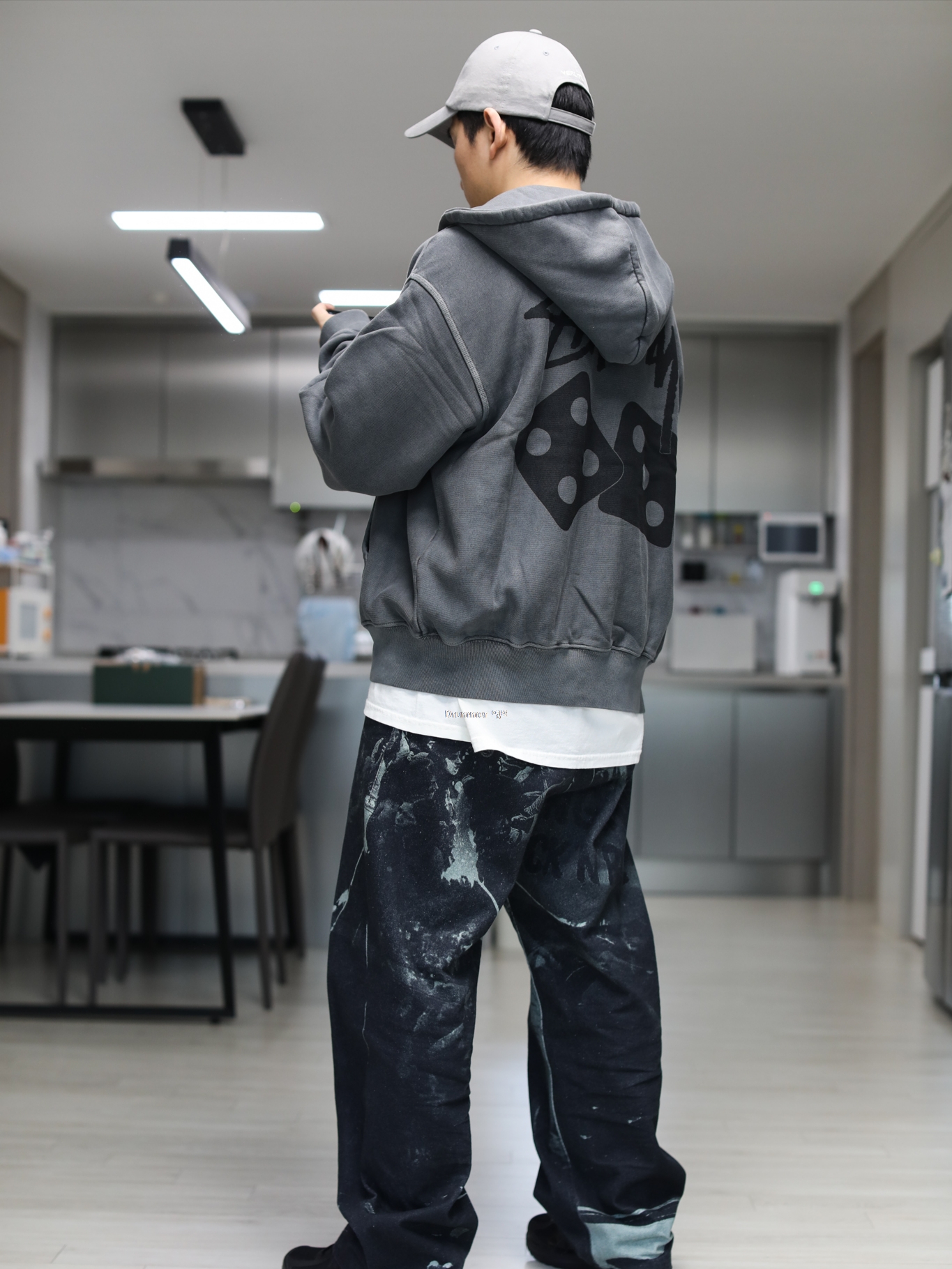 Stussy Pigment Dyed Dice Zip Hoodie Black, Asics Jog 100 S Black - 2E Wide 착용 스타일 - 1