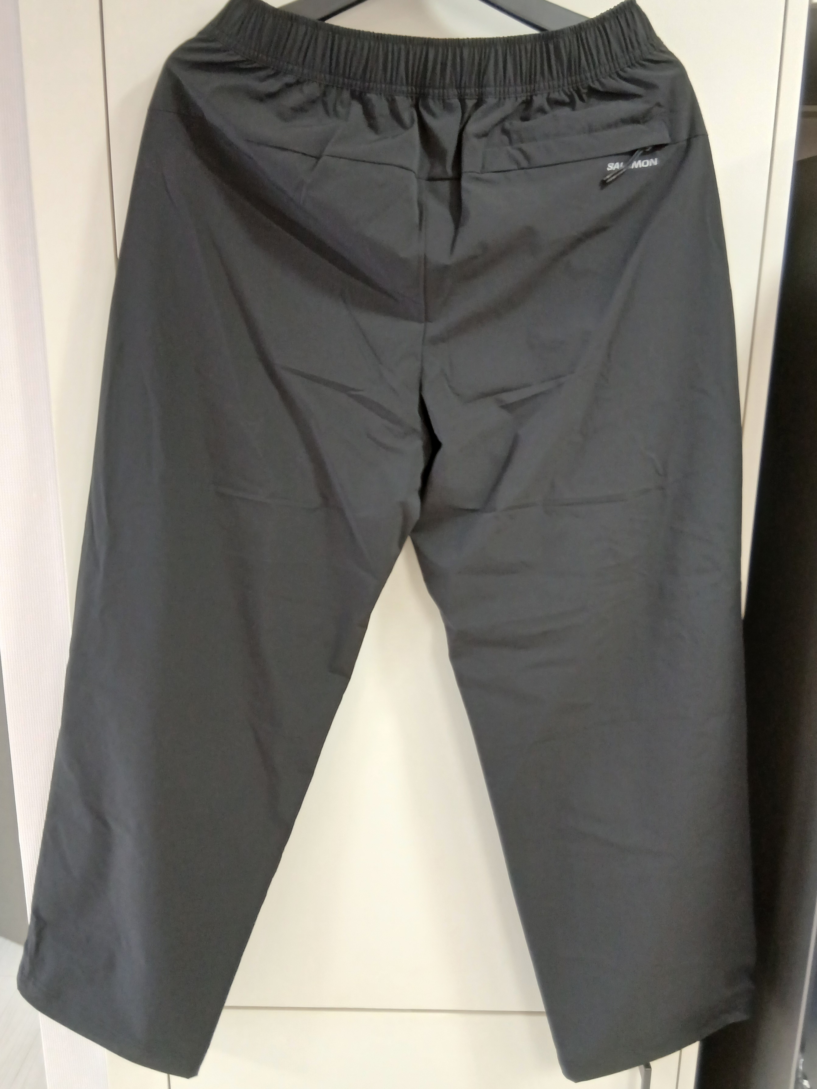 Salomon Link Parachute Pants Black 착용 스타일 - 3