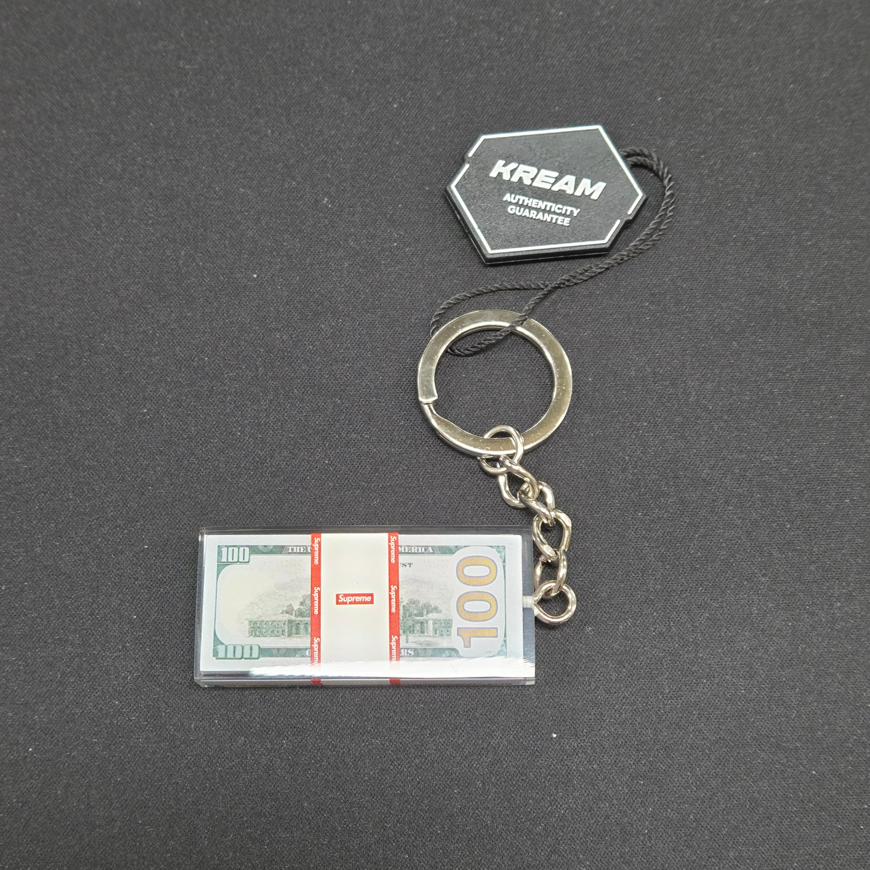 Supreme Cash Paperweight Keychain Multicolor - 24FW 착용 스타일 - 2