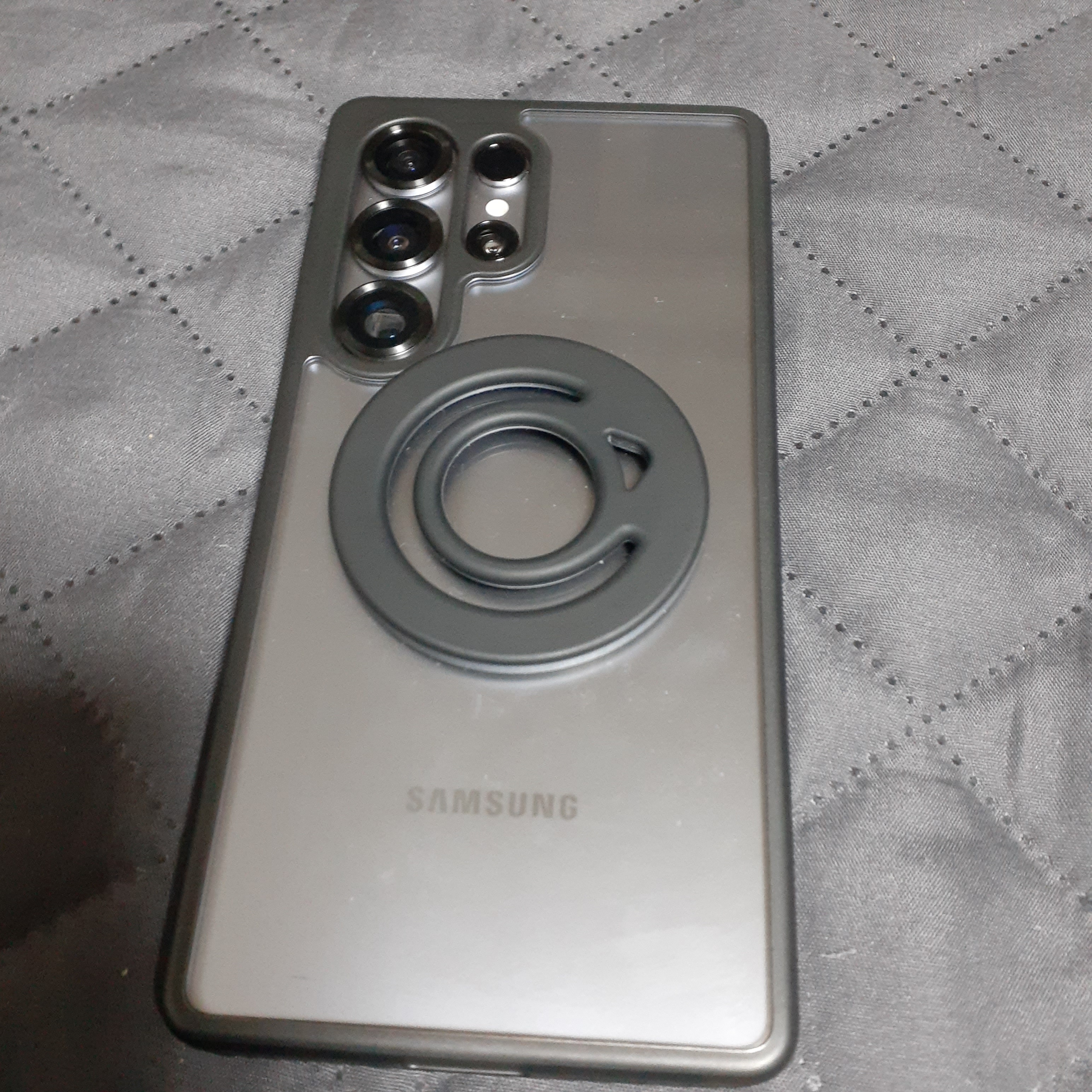 SLBS Clear Magnet Case Matte Black for Galaxy S25 Series 착용 스타일