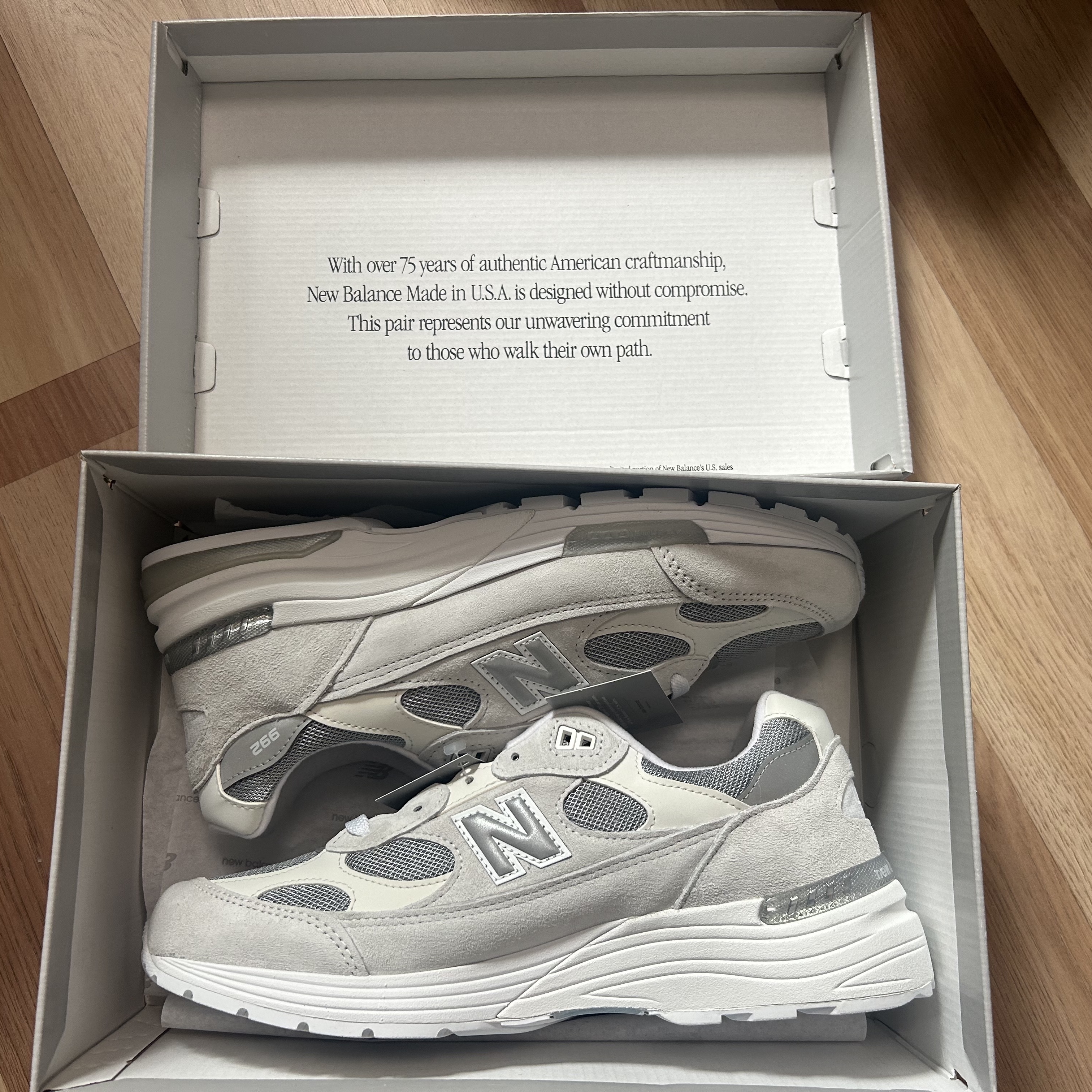 New Balance 992 Made in USA Core White Reflection 착용 스타일 - 4