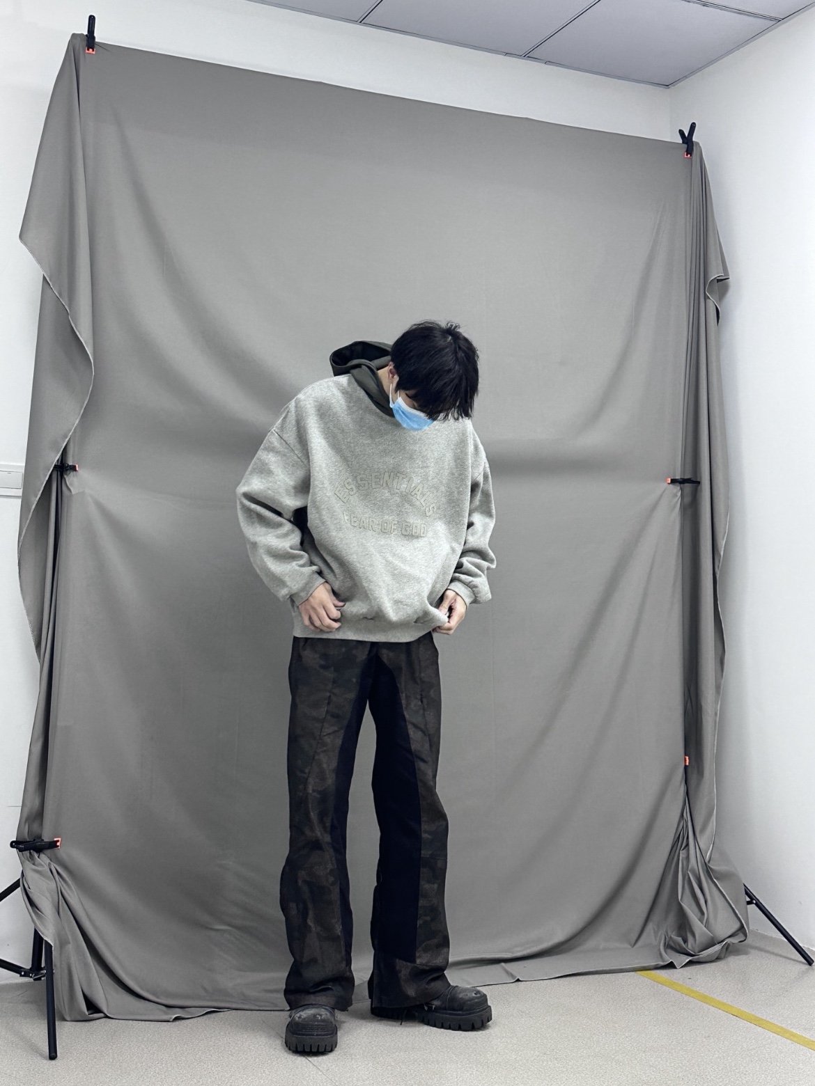 Essentials Nylon Fleece Hoodie Dark Heather Oatmeal Ink - 24SS 착용 스타일 - 1