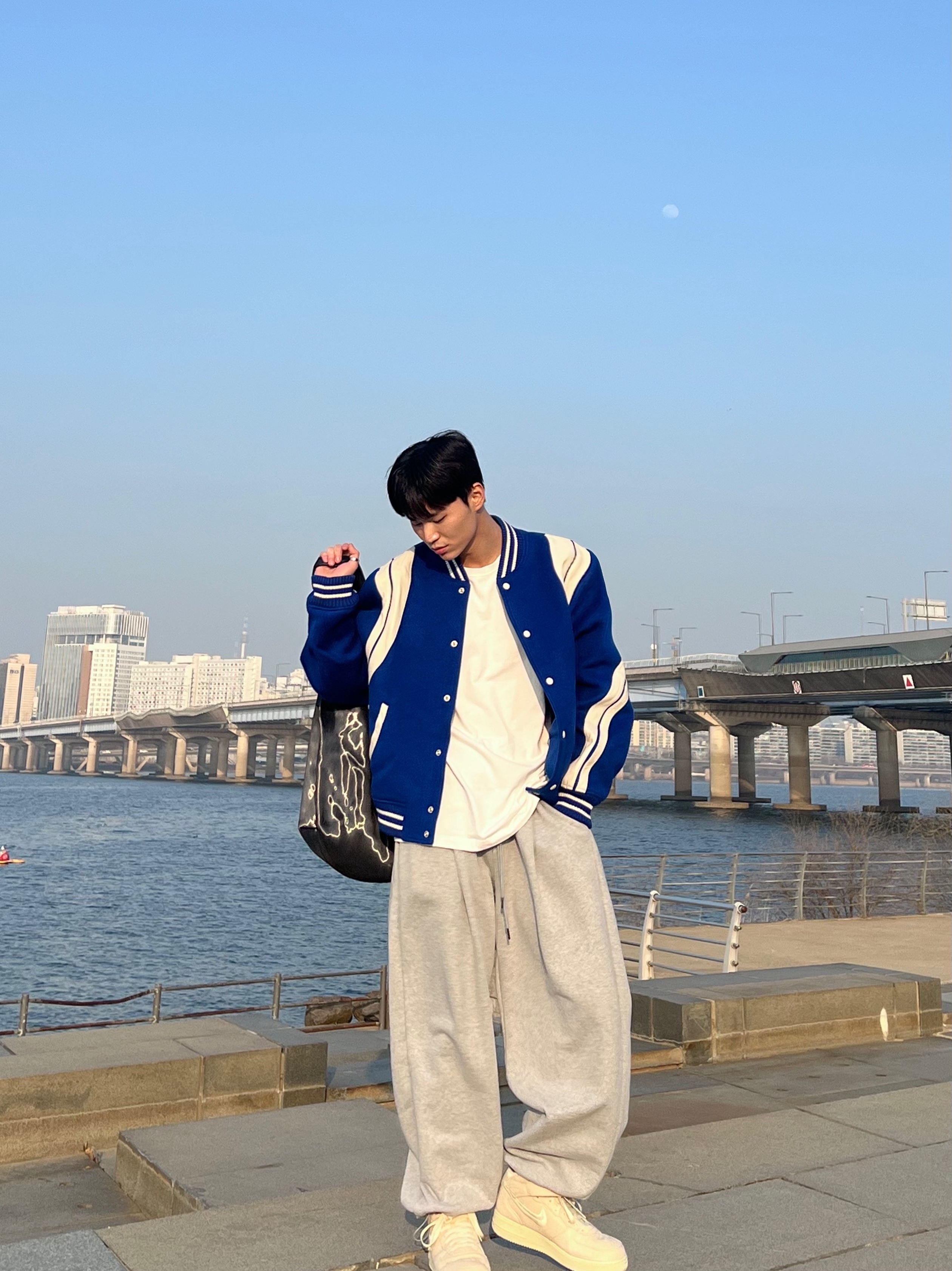 Ader Error Twit Jumper Blue, Nike x Stussy Air Force 1 '07 Mid SP Fossil 착용 스타일 - 2