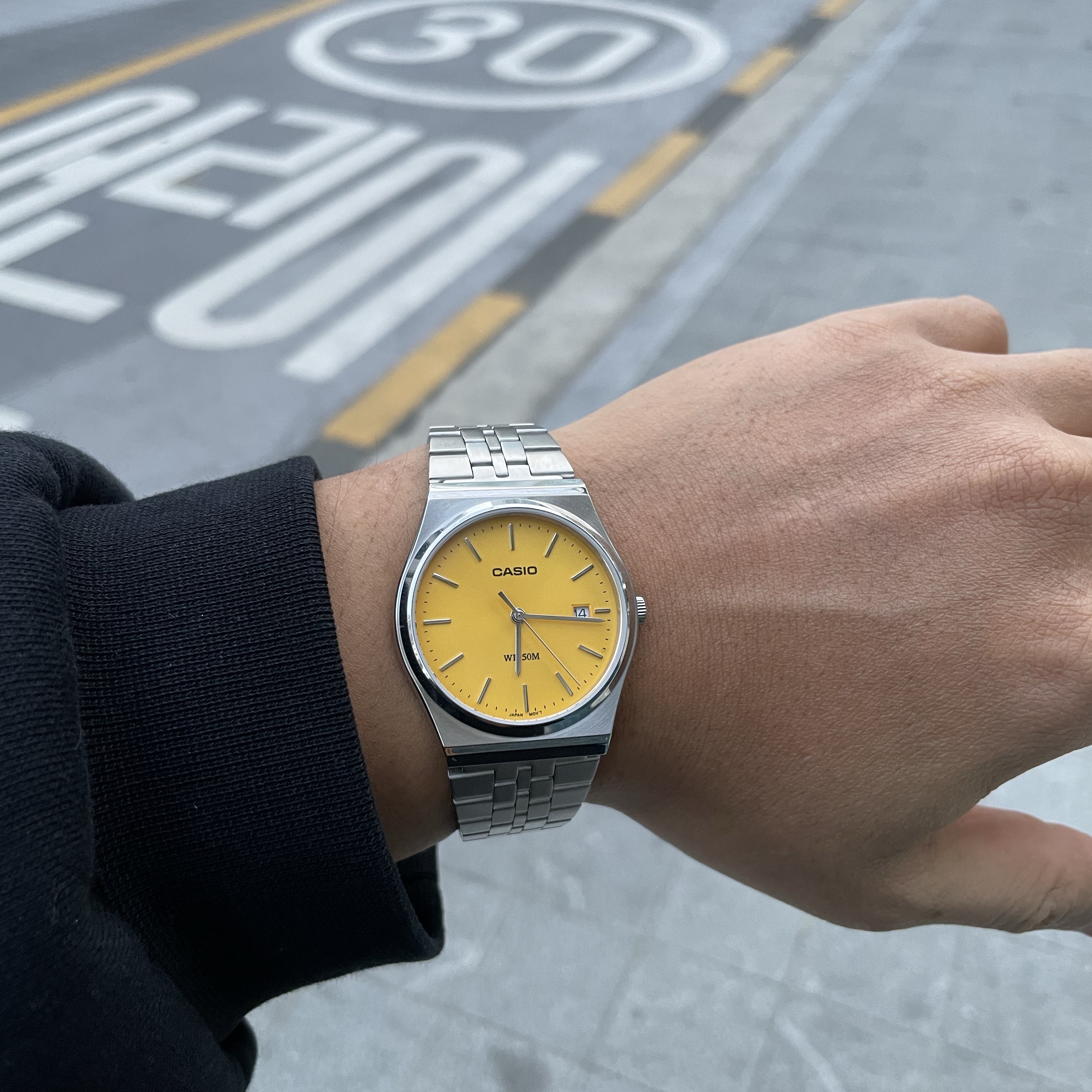 Casio MTP-B145D-9AV 착용 스타일