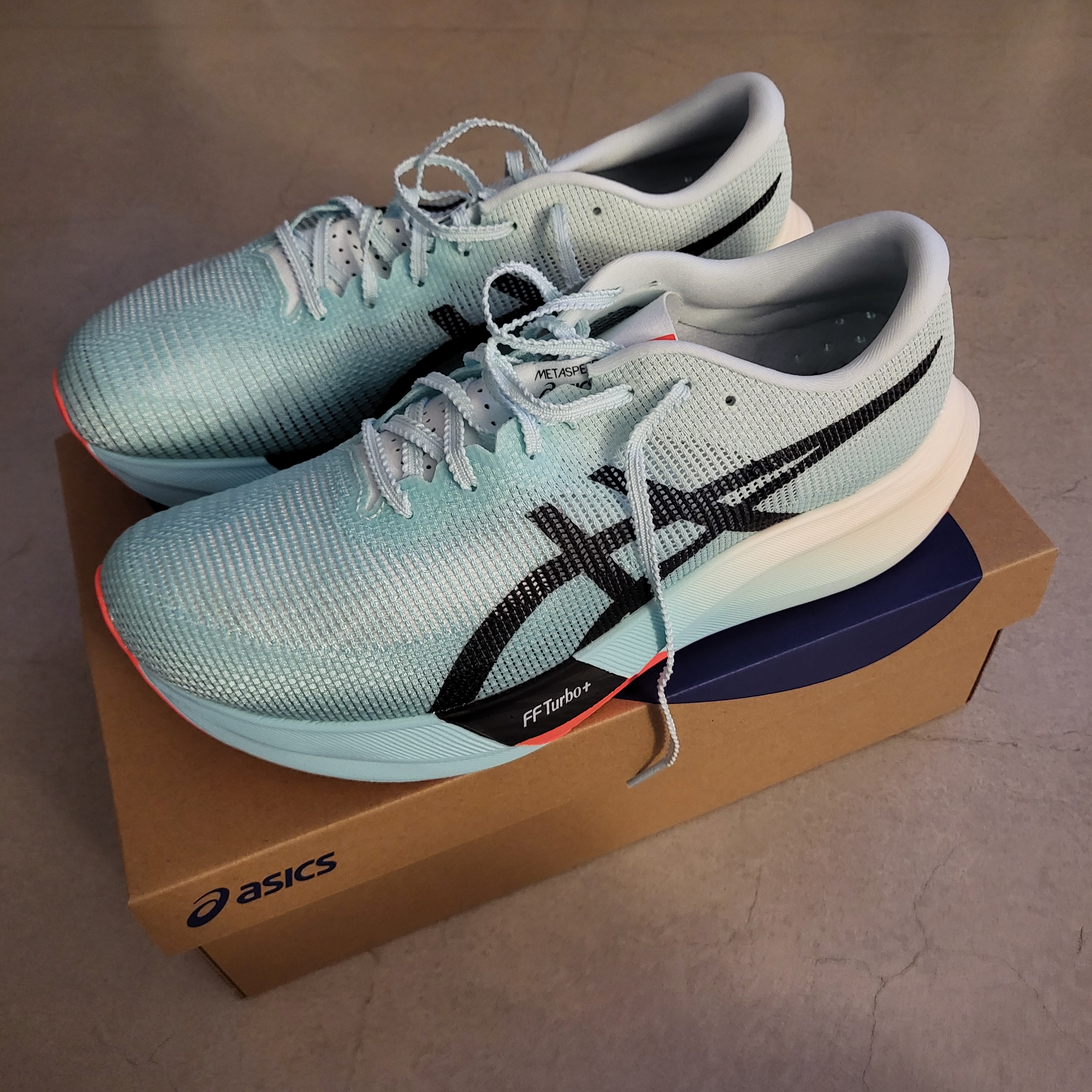 Asics Metaspeed Sky Paris Illuminate Mint Black 착용 스타일 - 1