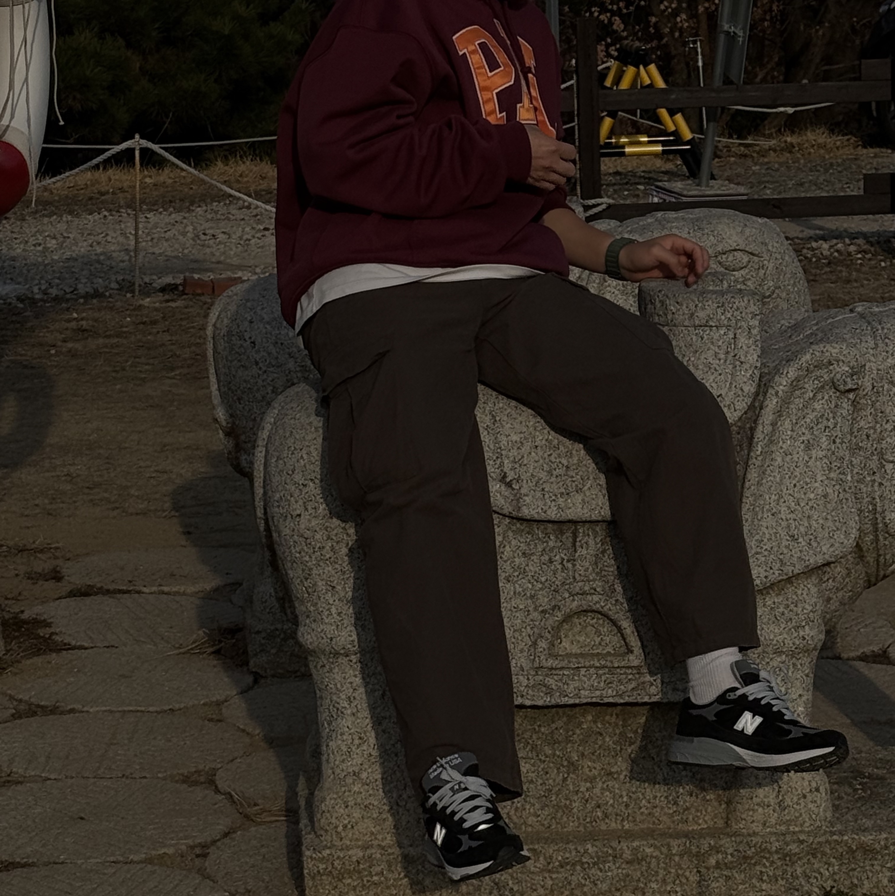 Palace x Gap Hood Burgundy - 24SS, (W) New Balance 993 Made in USA Black - B Standard 착용 스타일