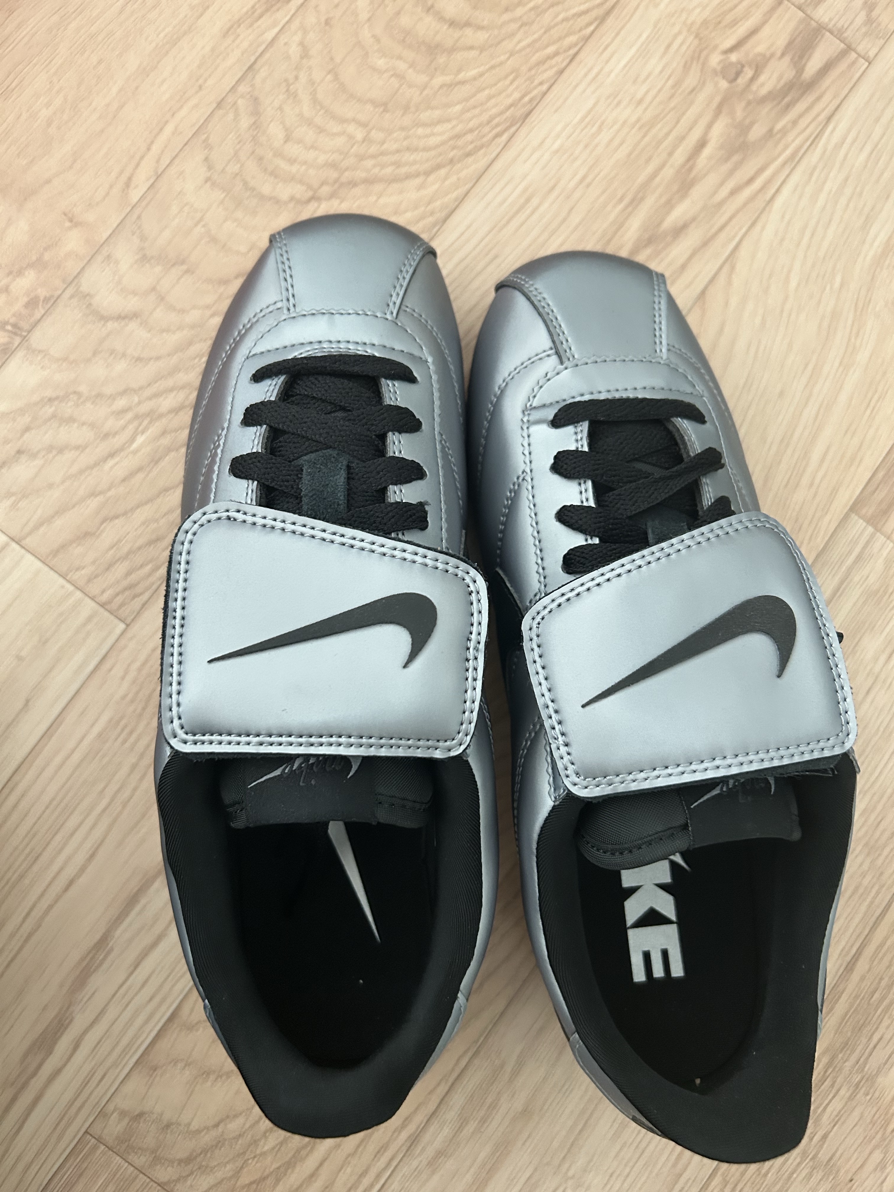 Nike Cortez Leather SE Metallic Cool Grey Black 착용 스타일